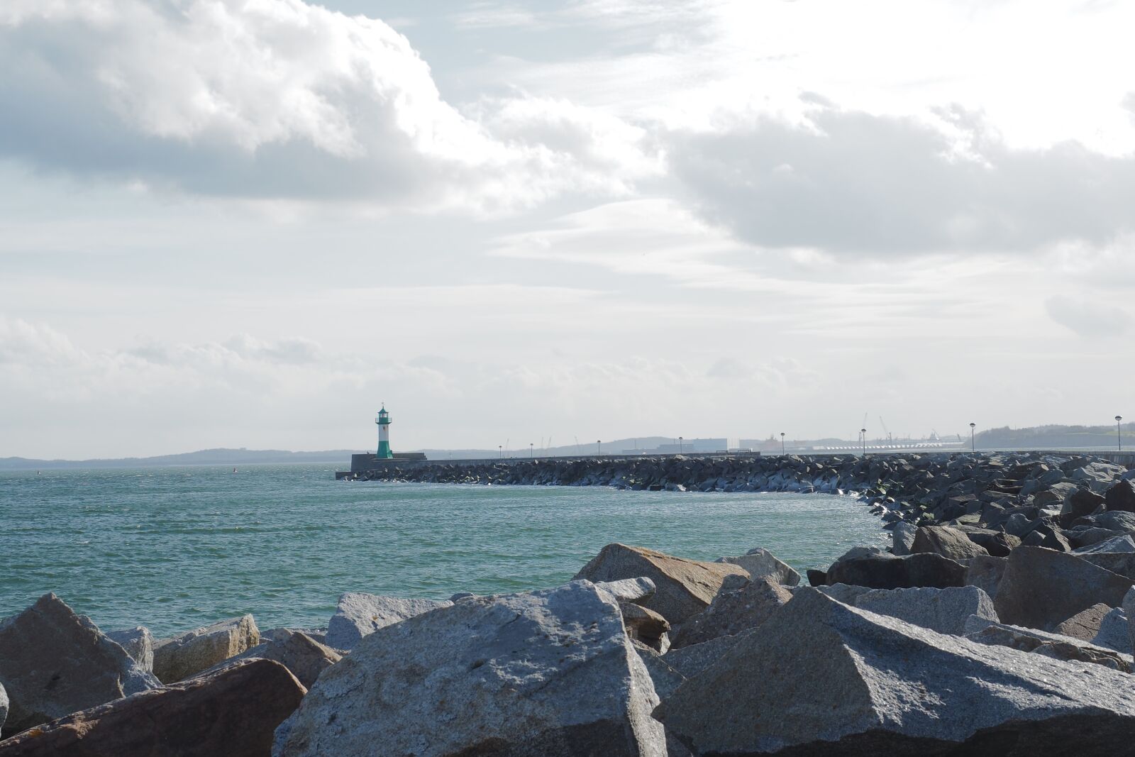 Olympus OM-D E-M5 II + Olympus M.Zuiko Digital ED 12-40mm F2.8 Pro sample photo. Sea, waters, coast photography