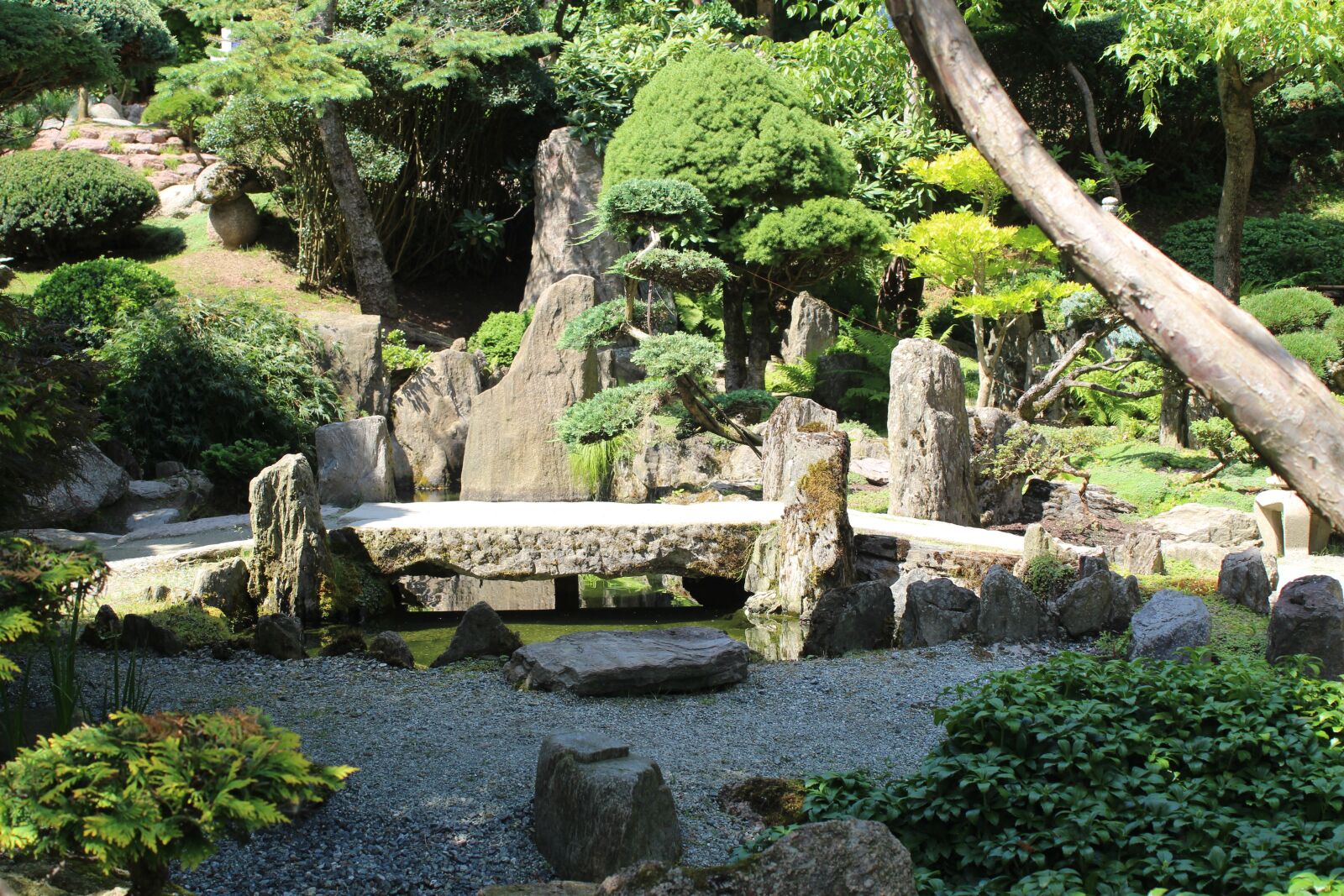 Canon EOS 100D (EOS Rebel SL1 / EOS Kiss X7) sample photo. Japanese garden, stones, bridge photography