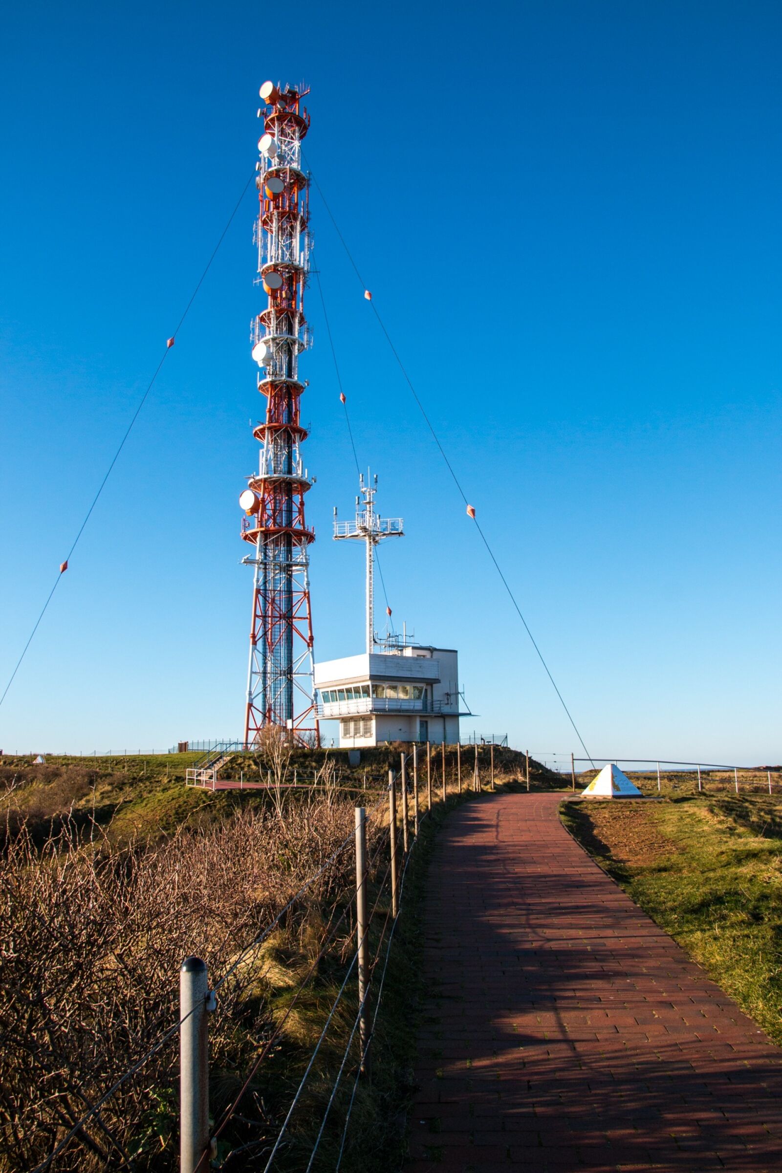 Canon EOS 70D sample photo. Helgoland, radio mast, transmission photography