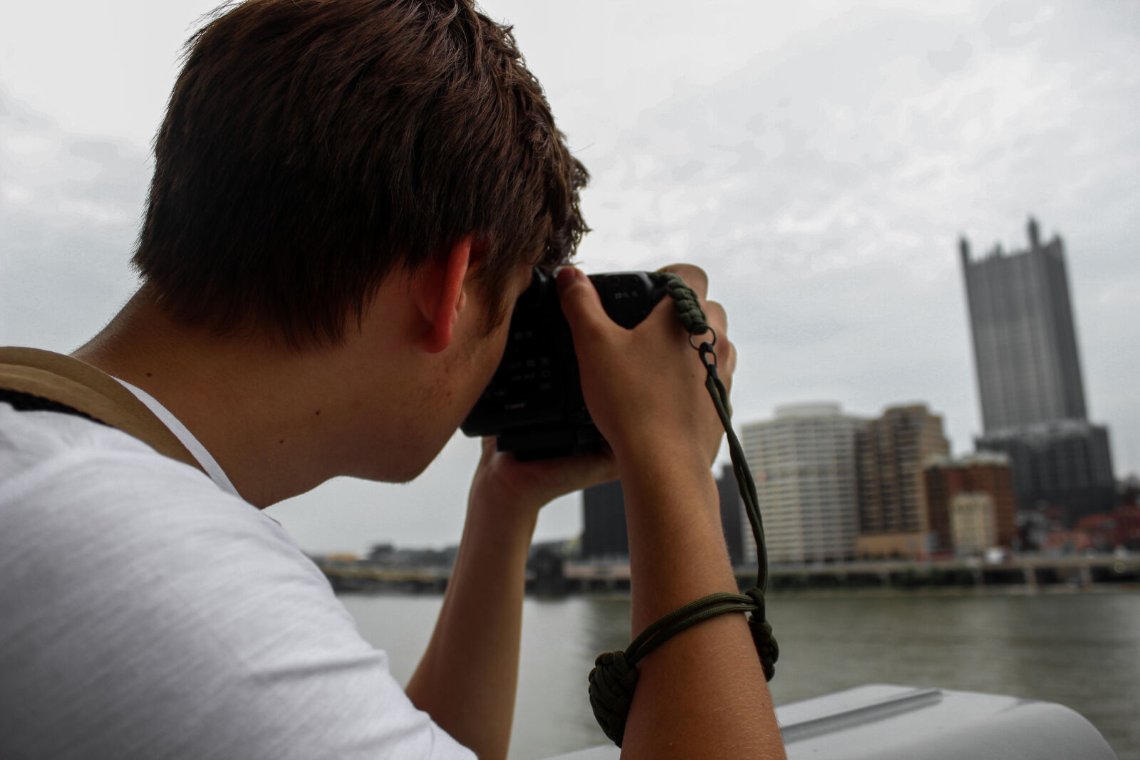 Canon EOS 600D (Rebel EOS T3i / EOS Kiss X5) sample photo. City, photographer, river, sky photography
