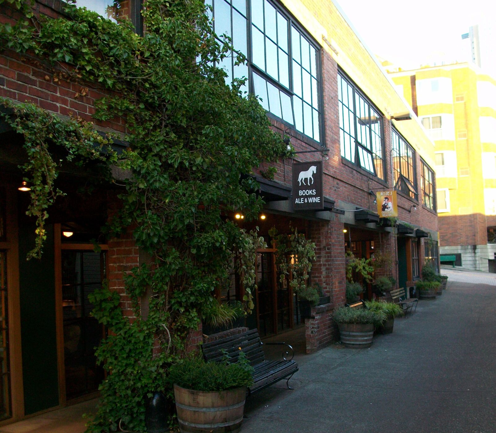 Kodak EASYSHARE M1063 DIGITAL CAMERA sample photo. Store front, brick building photography