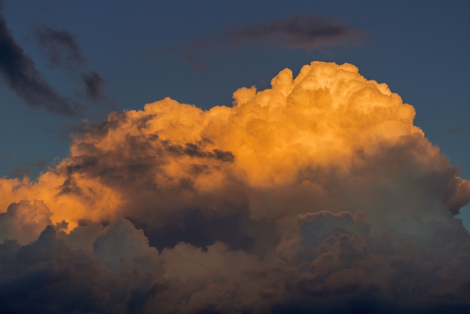 Canon EOS 750D (EOS Rebel T6i / EOS Kiss X8i) sample photo. Cloud, storm, rain photography