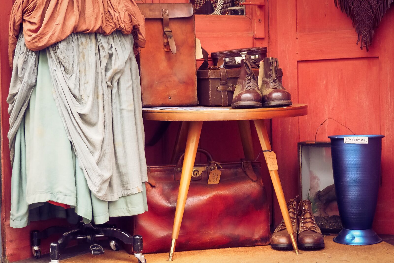 Olympus OM-D E-M10 sample photo. Clothing, vintage, clothes photography