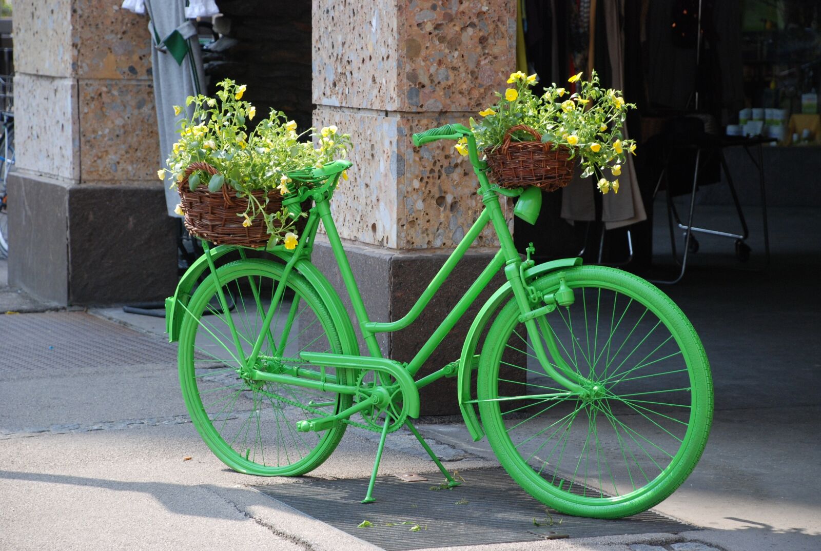 Nikon D80 sample photo. Bike, green, flowers photography