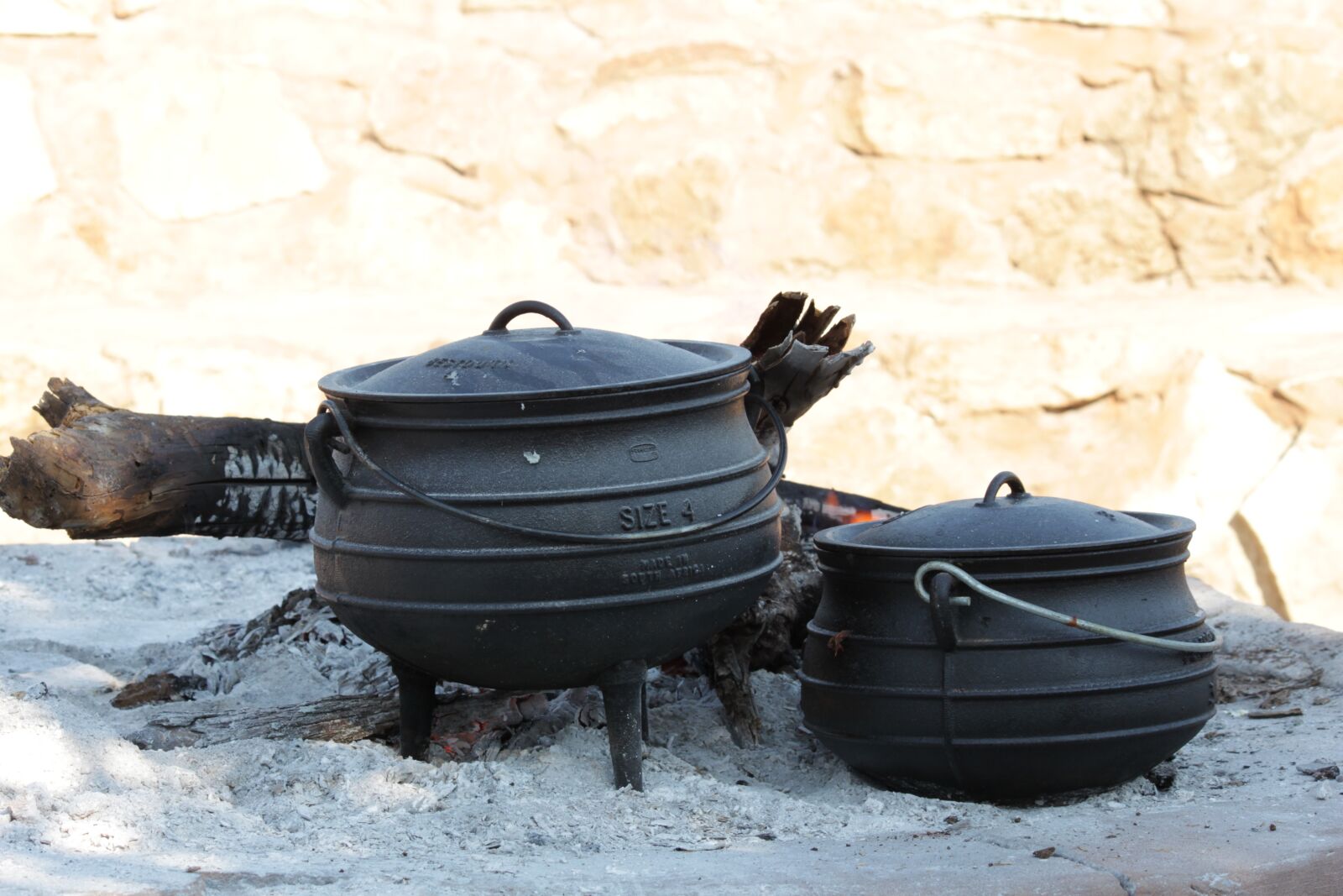 Canon EOS 500D (EOS Rebel T1i / EOS Kiss X3) sample photo. Pots, food, outdoor cooking photography