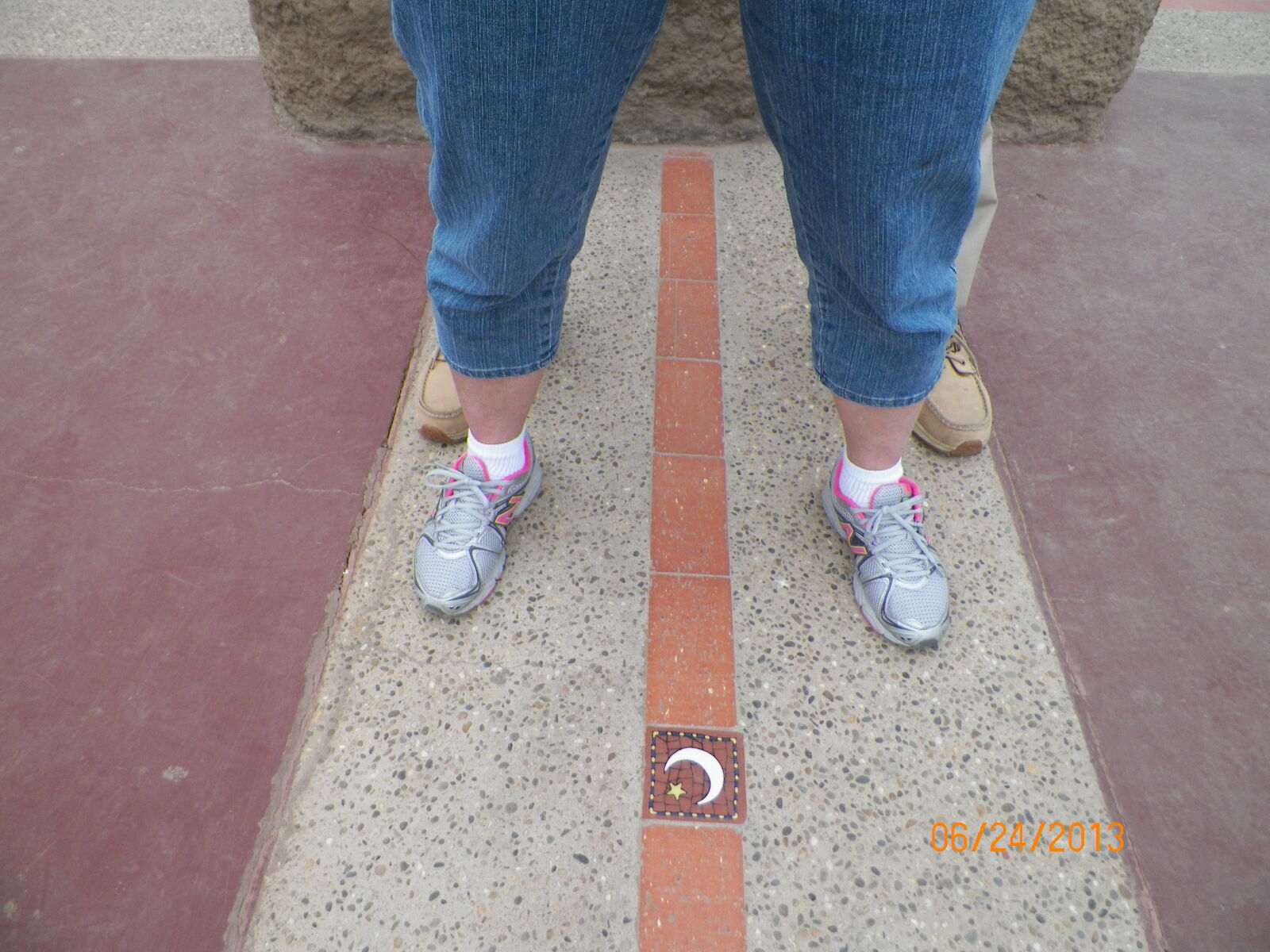 Kodak EASYSHARE Z5010 DIGITAL CAMERA sample photo. Ecuador, equator, feet photography