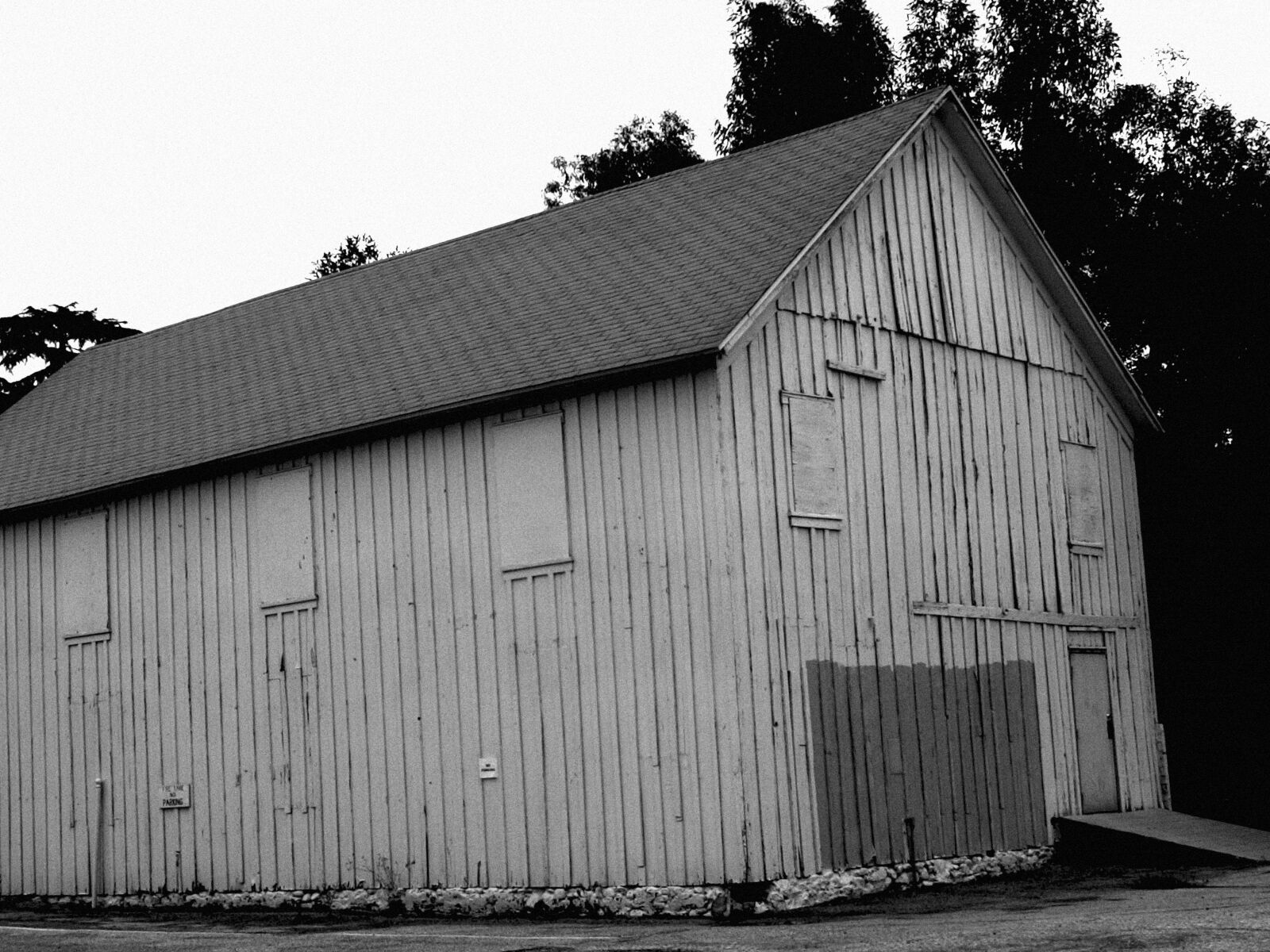 Olympus E-10 sample photo. Abandoned, building, distressed, door photography