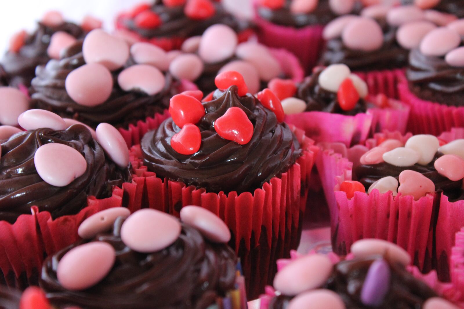 Canon EOS 550D (EOS Rebel T2i / EOS Kiss X4) sample photo. Cupcake, confetti, chocolate photography