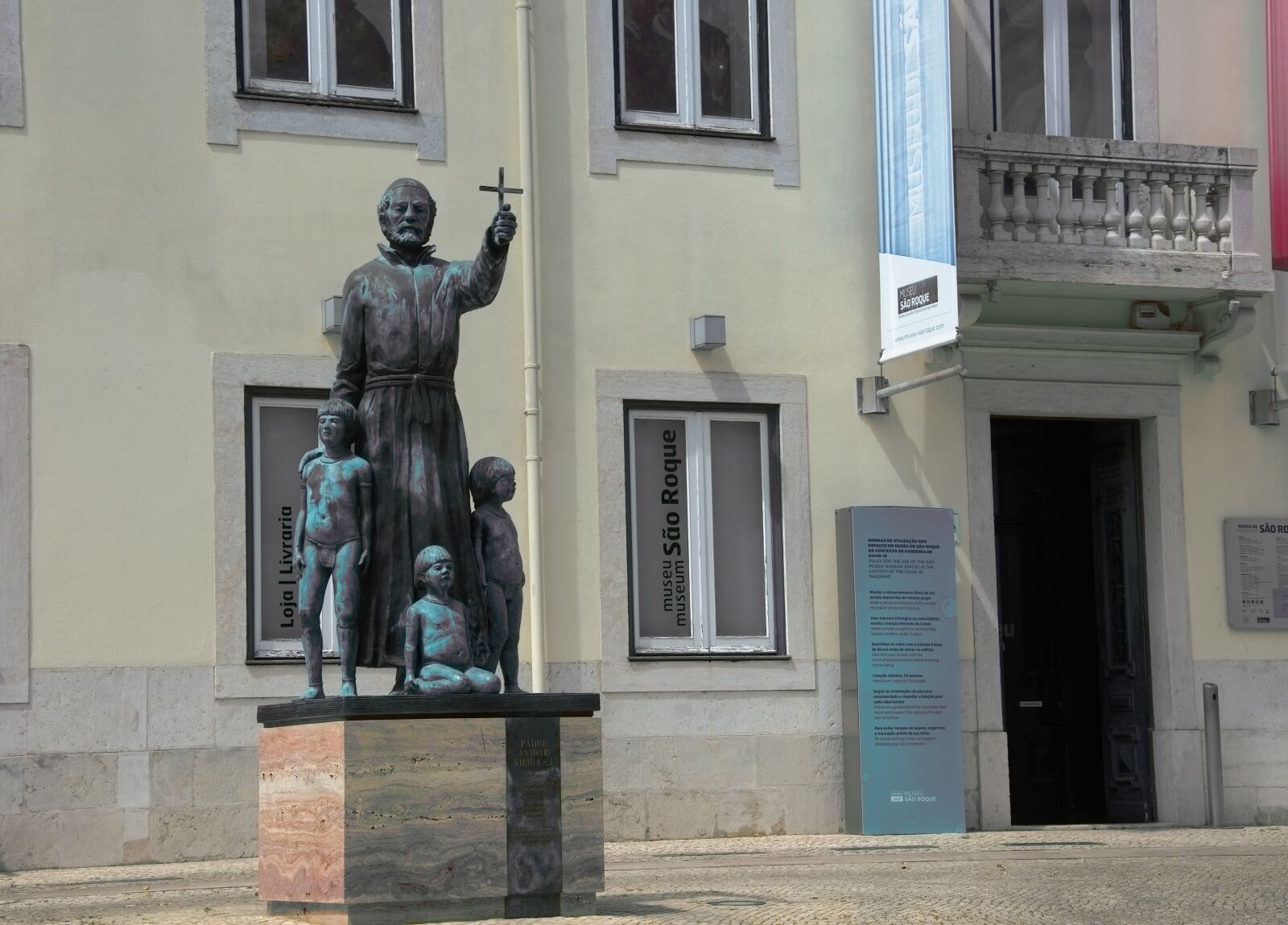 Nikon D5100 sample photo. Lisbon, statue, priest photography