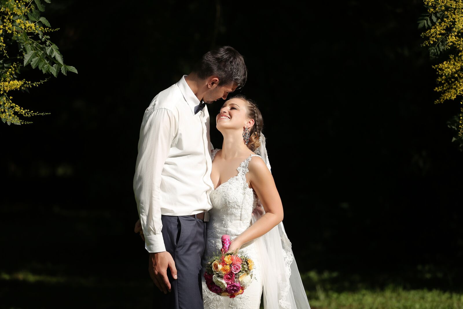 Canon EOS 5D Mark III sample photo. Wedding dress, bride, groom photography