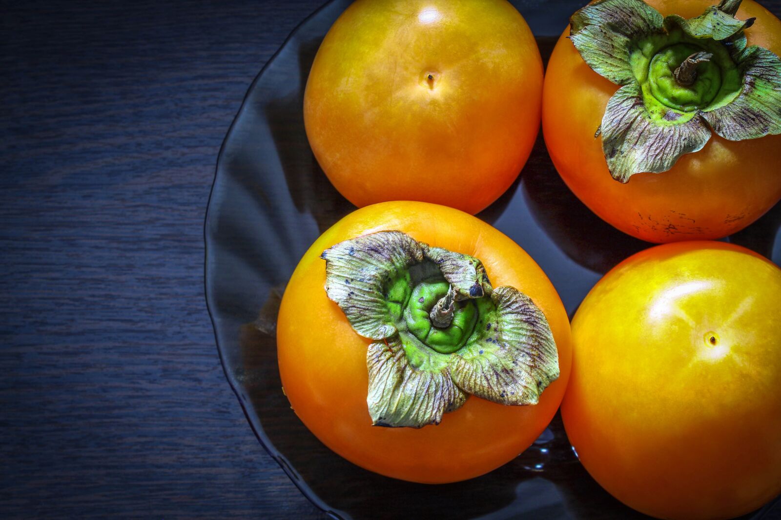 Canon EOS 4000D (EOS Rebel T100 / EOS 3000D) sample photo. Persimmon, four pieces, food photography