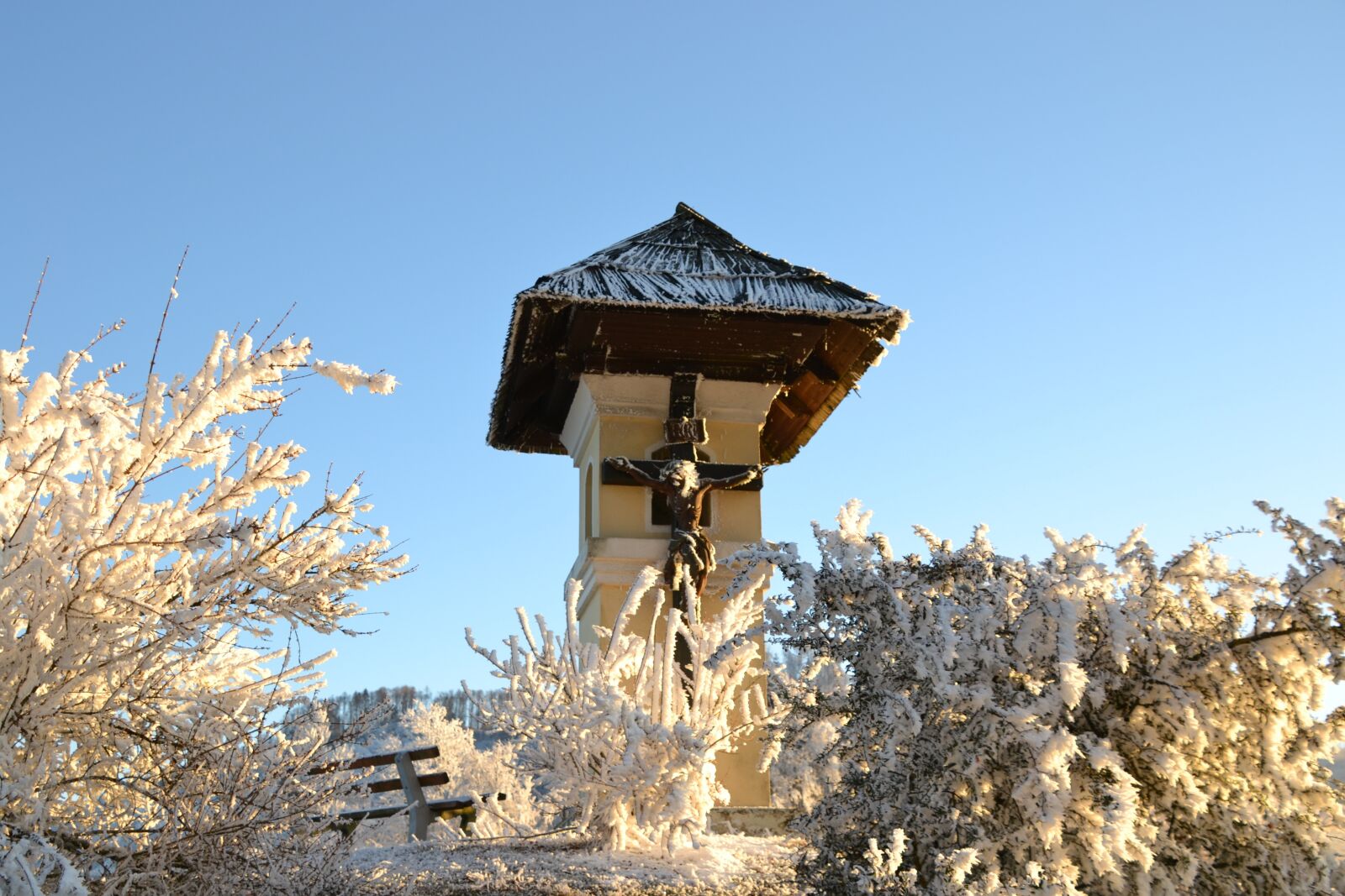 Nikon D3100 sample photo. Wayside cross, winter, ripe photography