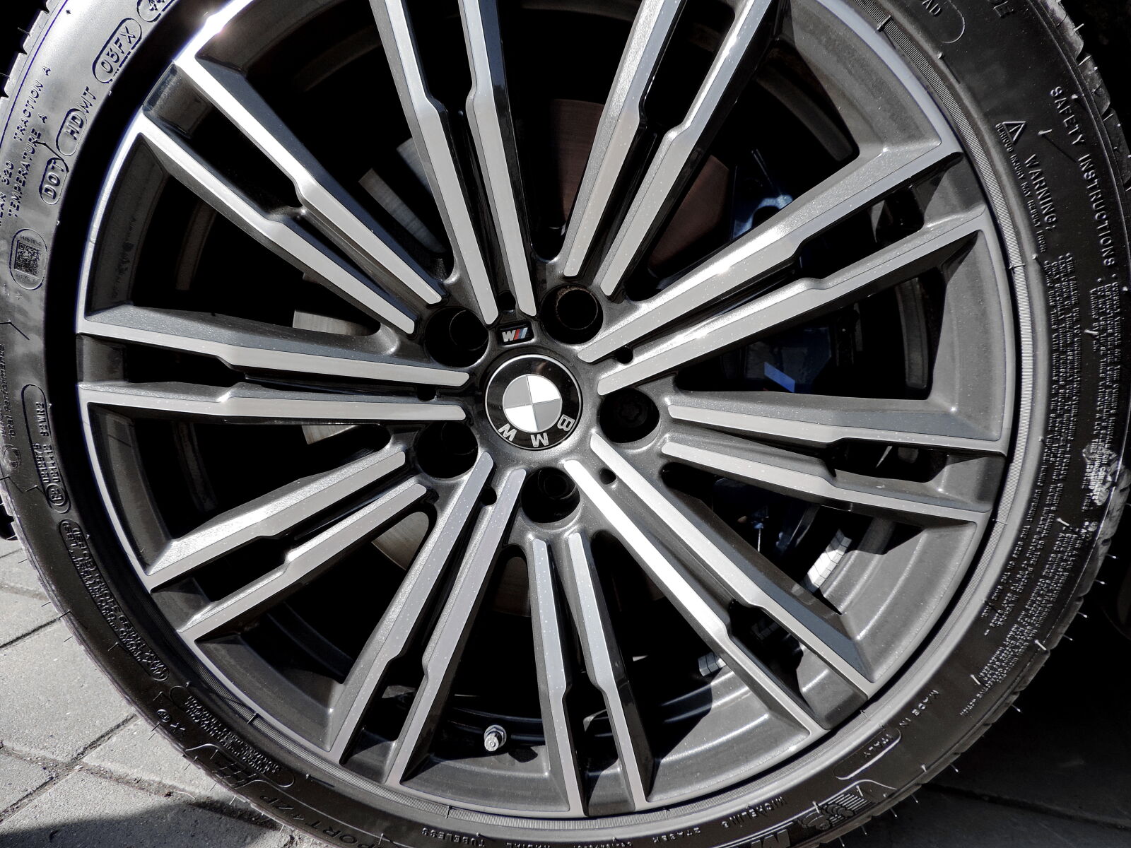 Nikon Coolpix P520 sample photo. Tire, machine, car, wheel photography