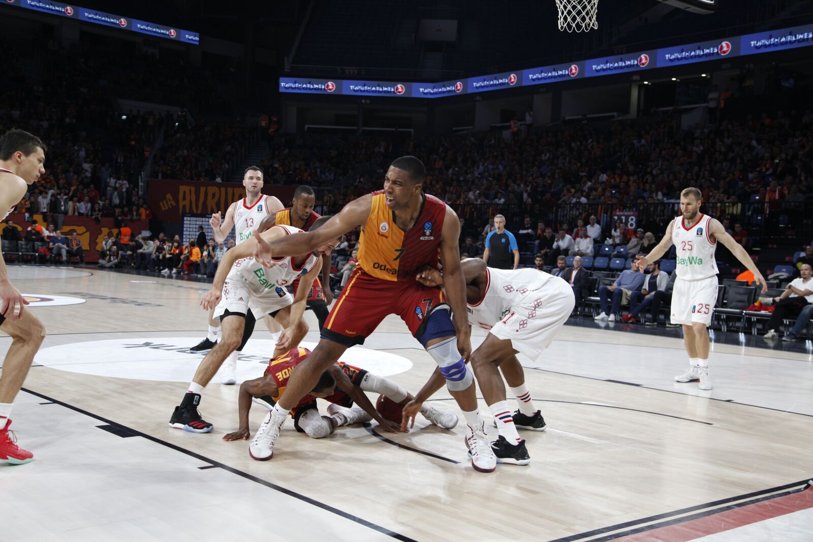 Canon EOS 5D Mark II sample photo. Galatasaray, odeabank, bayern photography