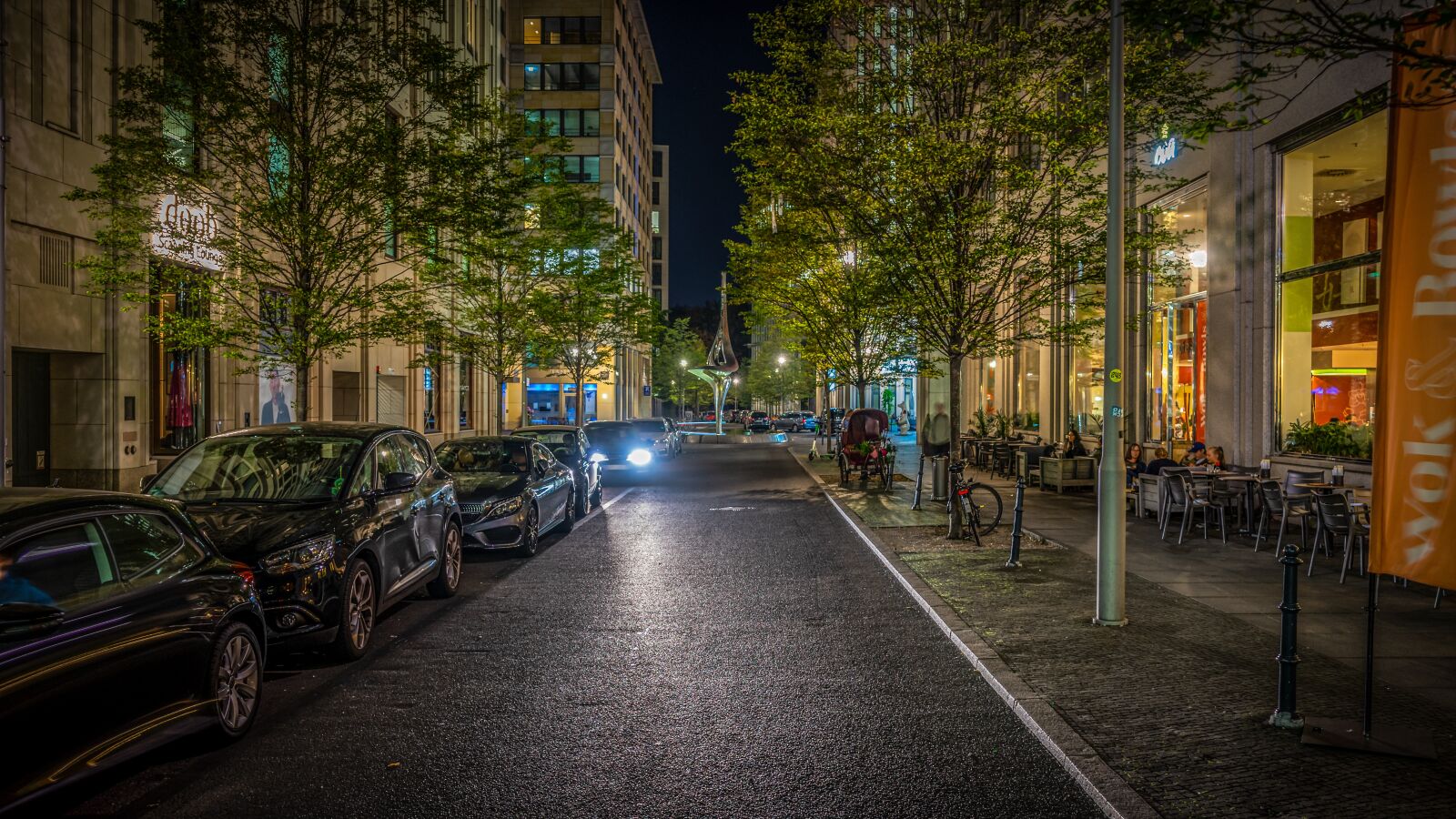 Sony a7 II + Sony FE 28-70mm F3.5-5.6 OSS sample photo. Night, evening, road photography