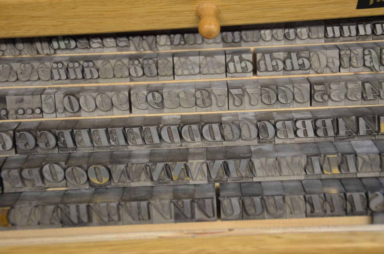 Nikon D5100 sample photo. Moving letter, print set photography