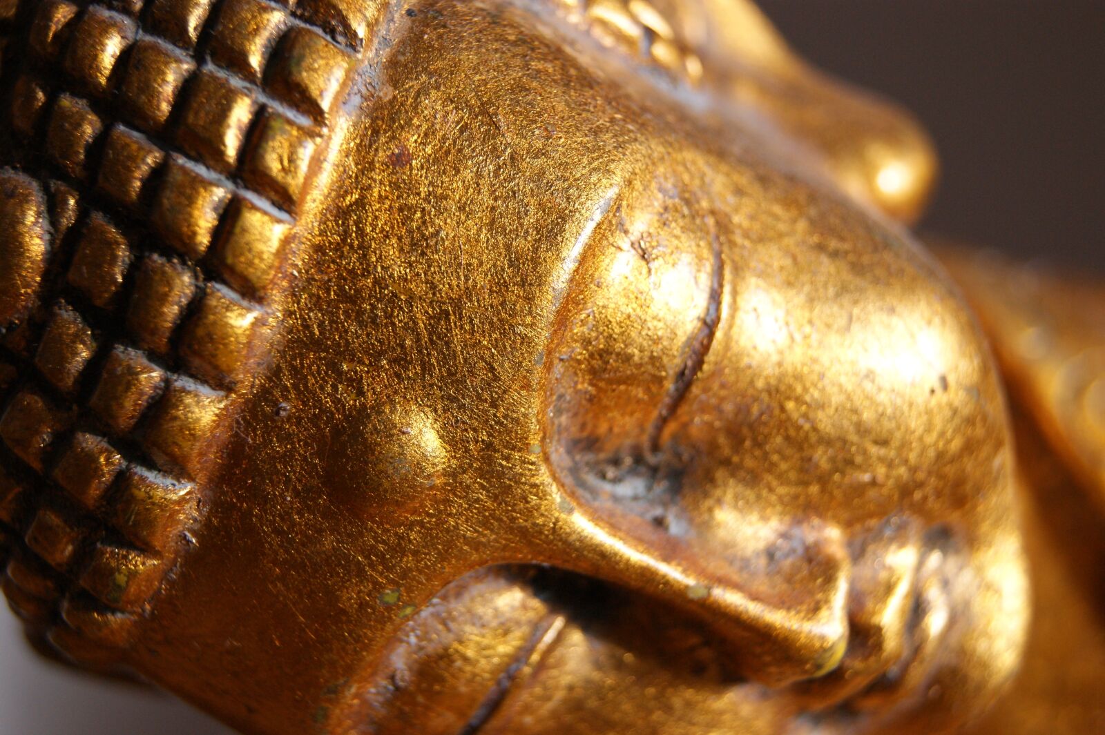 Sony Alpha DSLR-A390 sample photo. Buddha, statue, gold photography