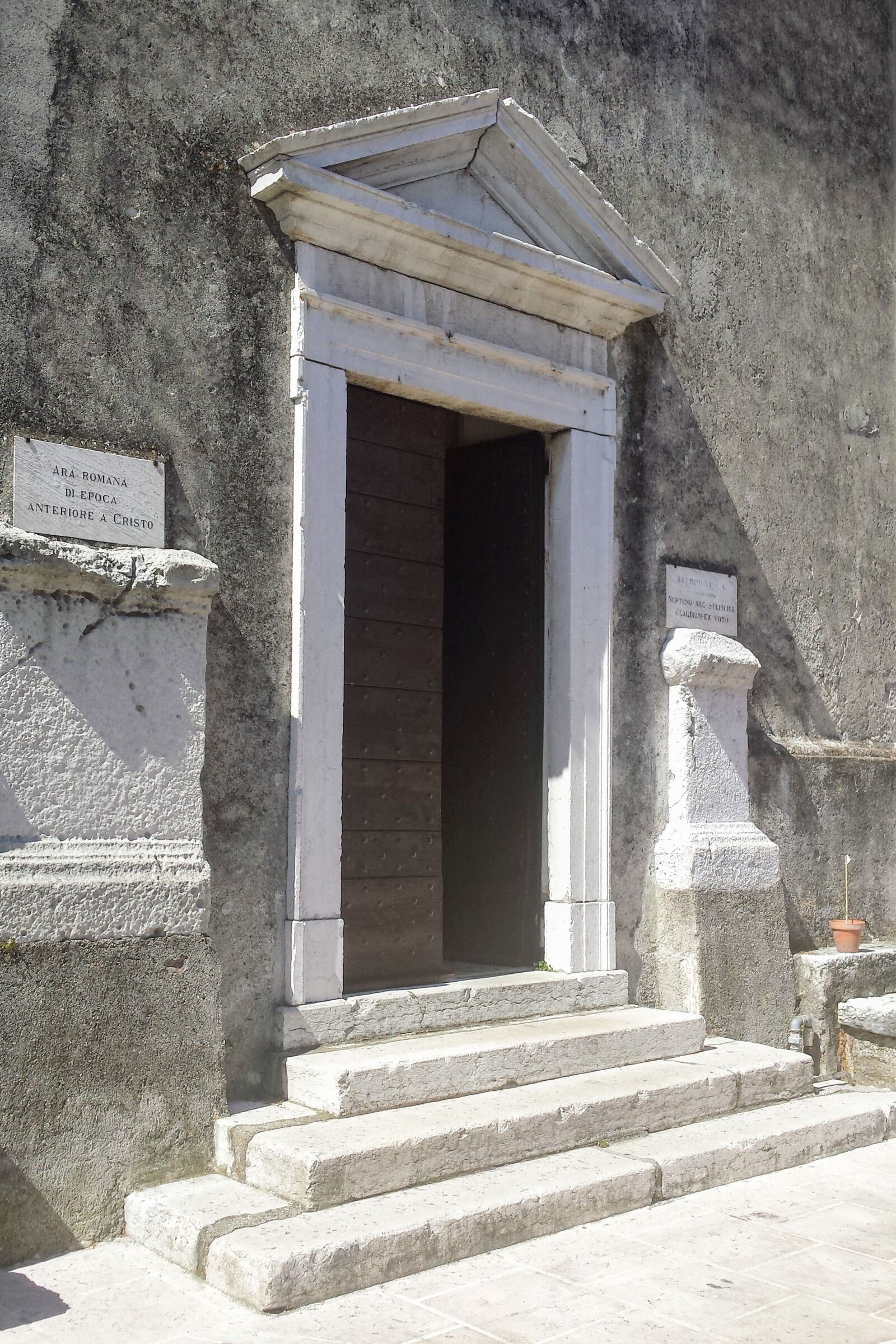 Samsung Galaxy S4 sample photo. Door, port, church photography