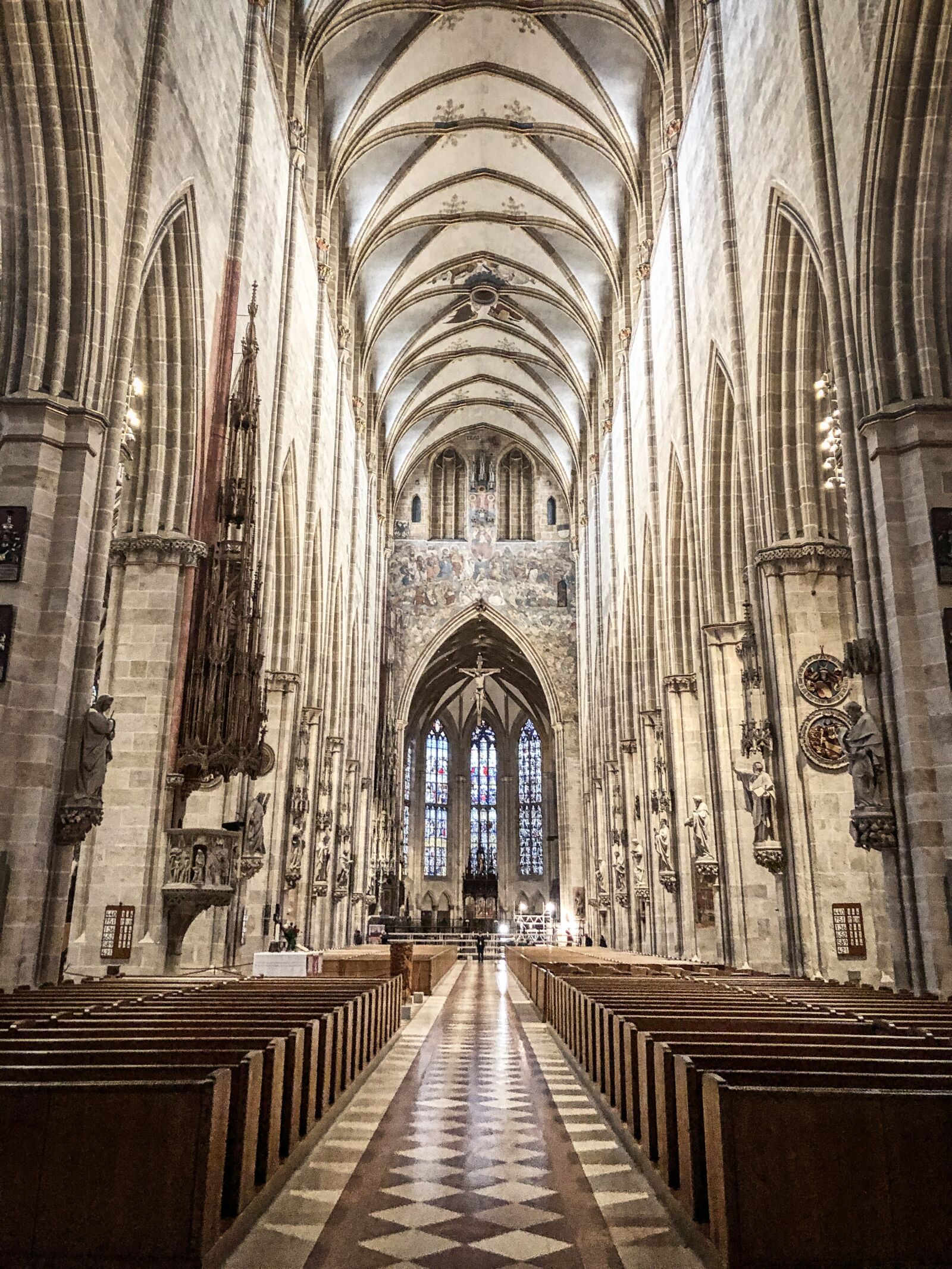 iPhone 8 back camera 3.99mm f/1.8 sample photo. Münster, nave, dom photography