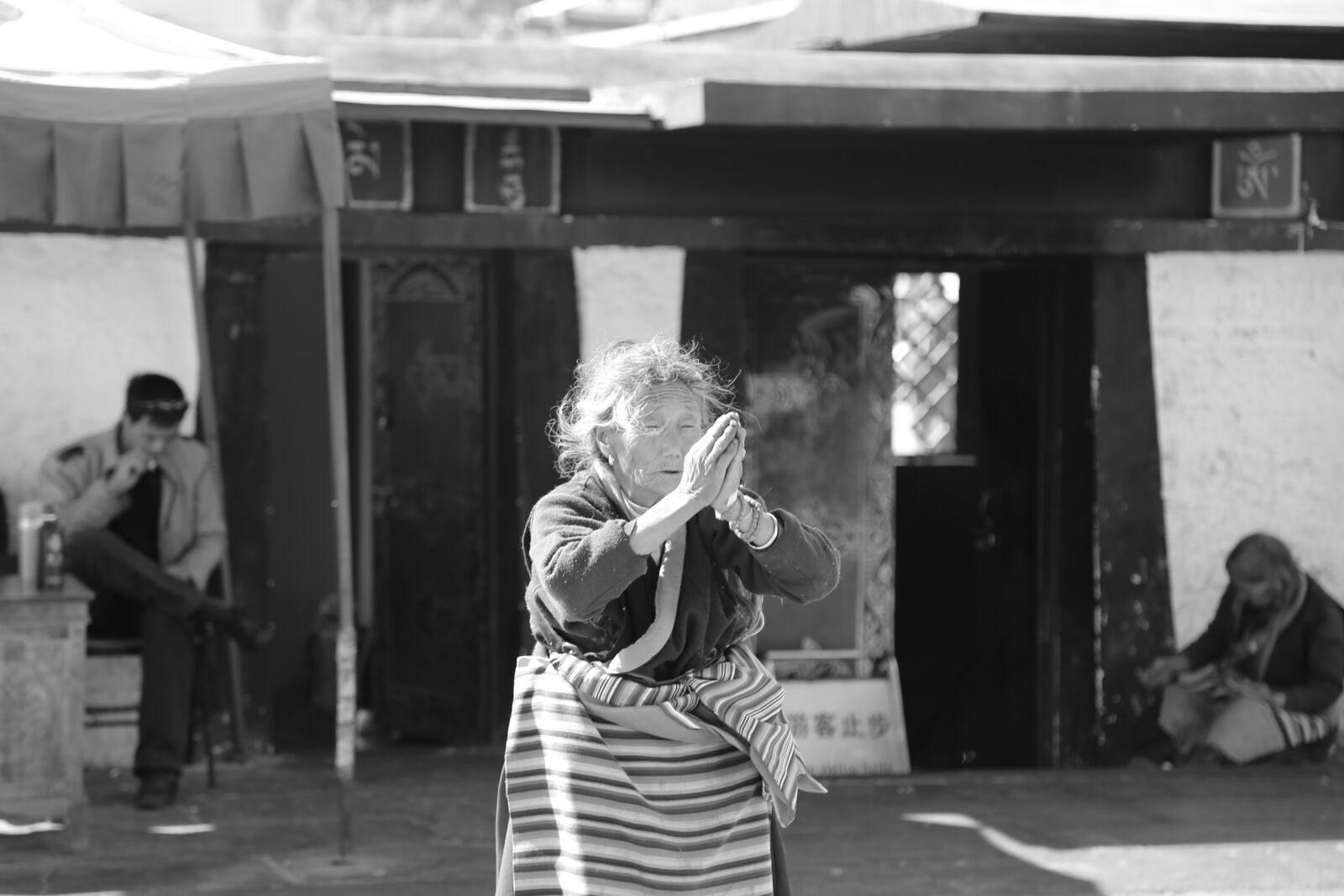 Canon EOS 6D + Canon EF 24-105mm F4L IS USM sample photo. Ao, prayer, north korea photography