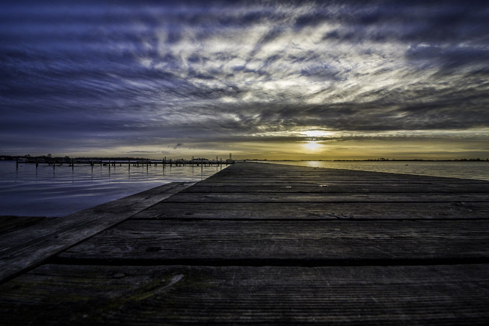 Canon EOS 40D + Canon EF-S 10-18mm F4.5–5.6 IS STM sample photo. Sunset, jetty, pier photography