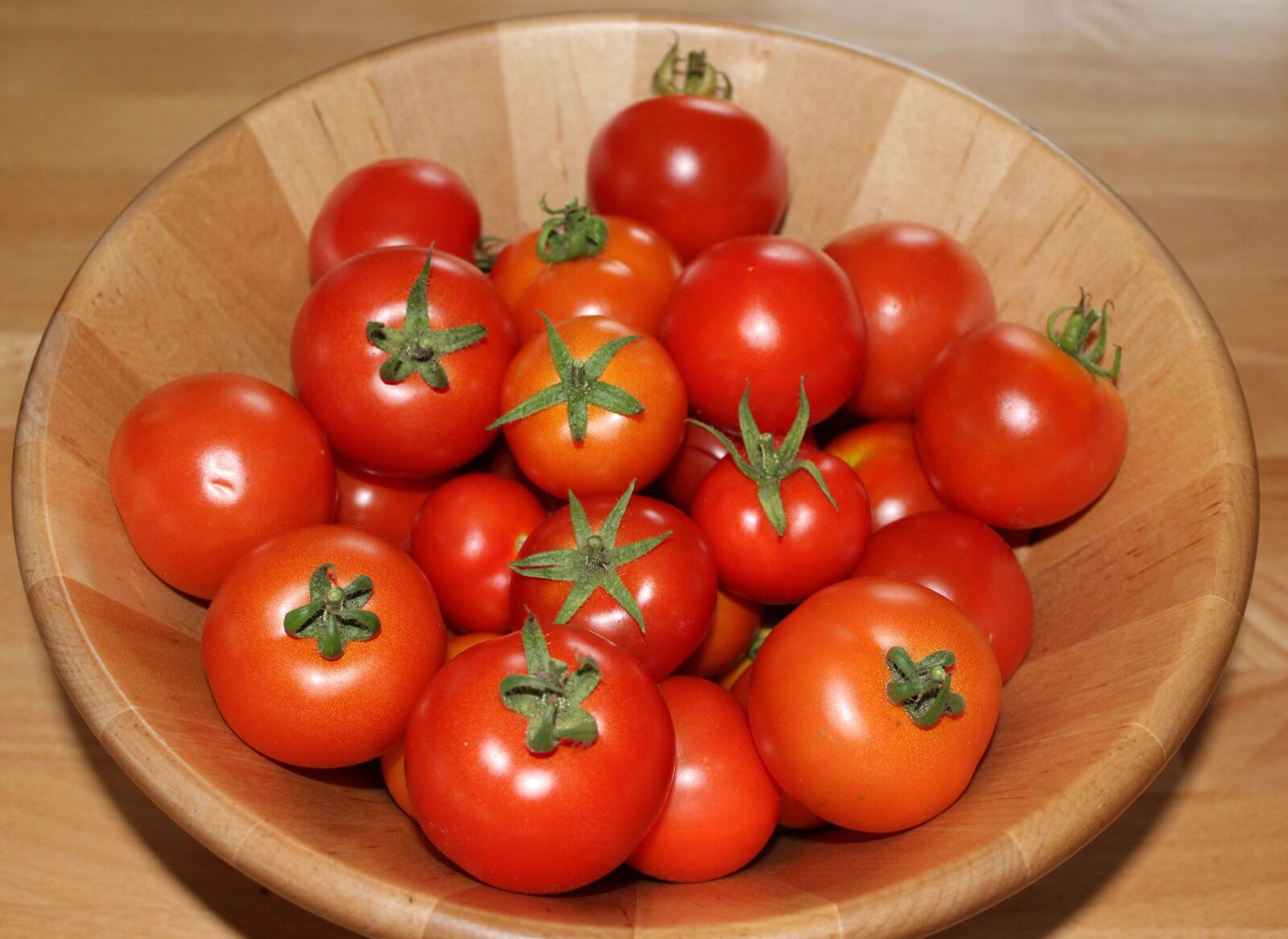 Canon EOS 1200D (EOS Rebel T5 / EOS Kiss X70 / EOS Hi) sample photo. Tomatoes, red, vegetables photography