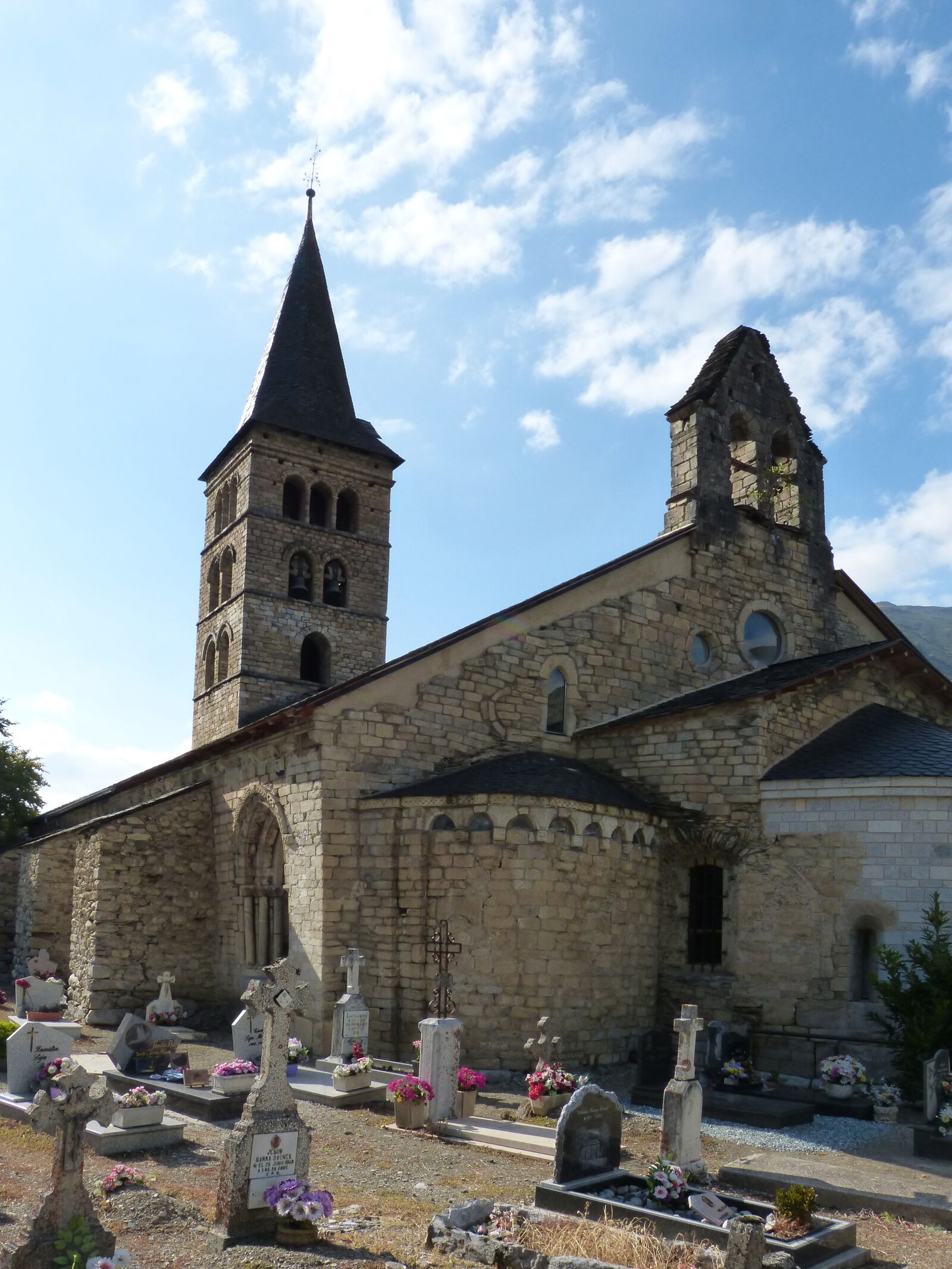 Panasonic DMC-FZ62 sample photo. Arties, romanesque, church photography