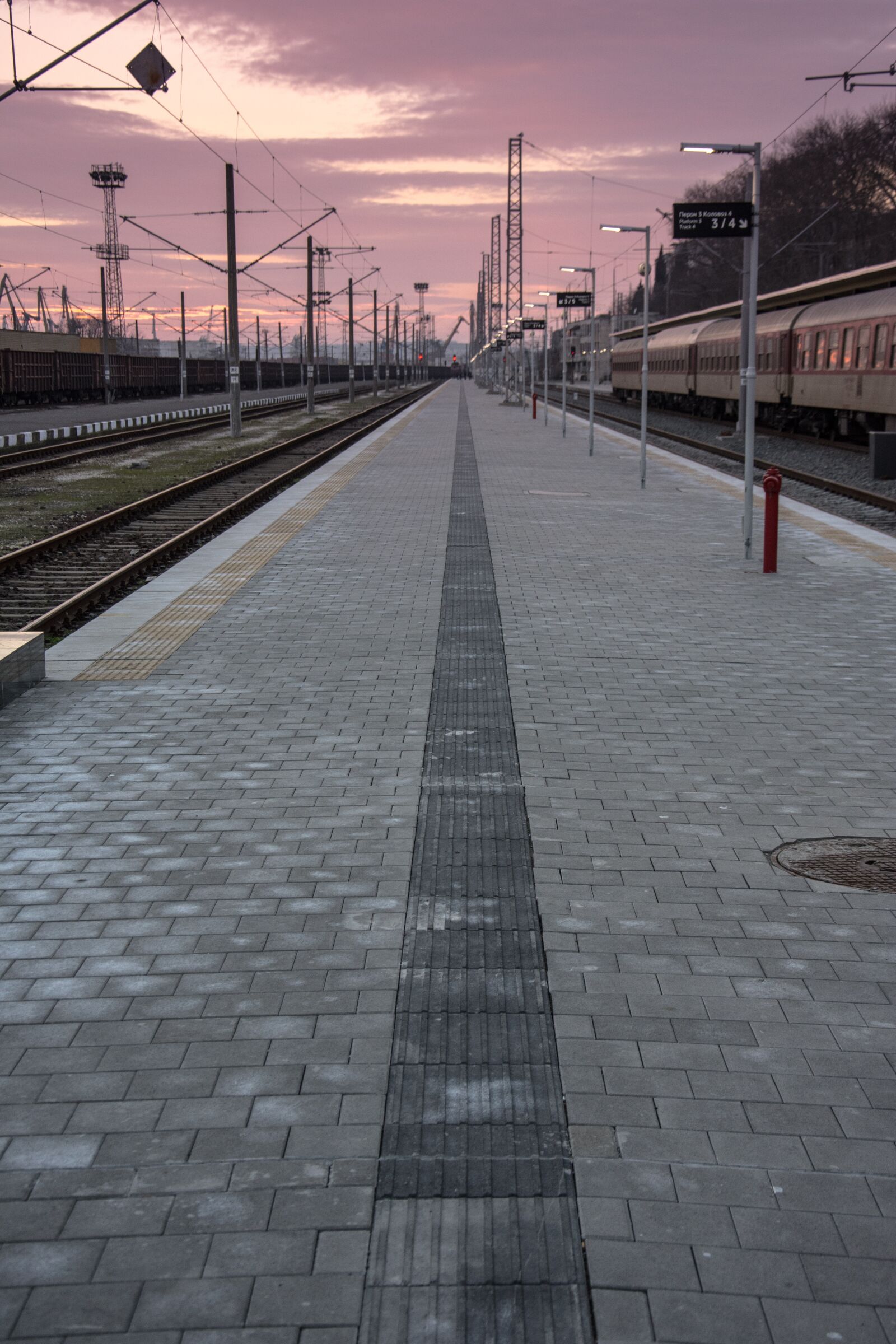 Nikon D7200 sample photo. Train station, train, sunset photography