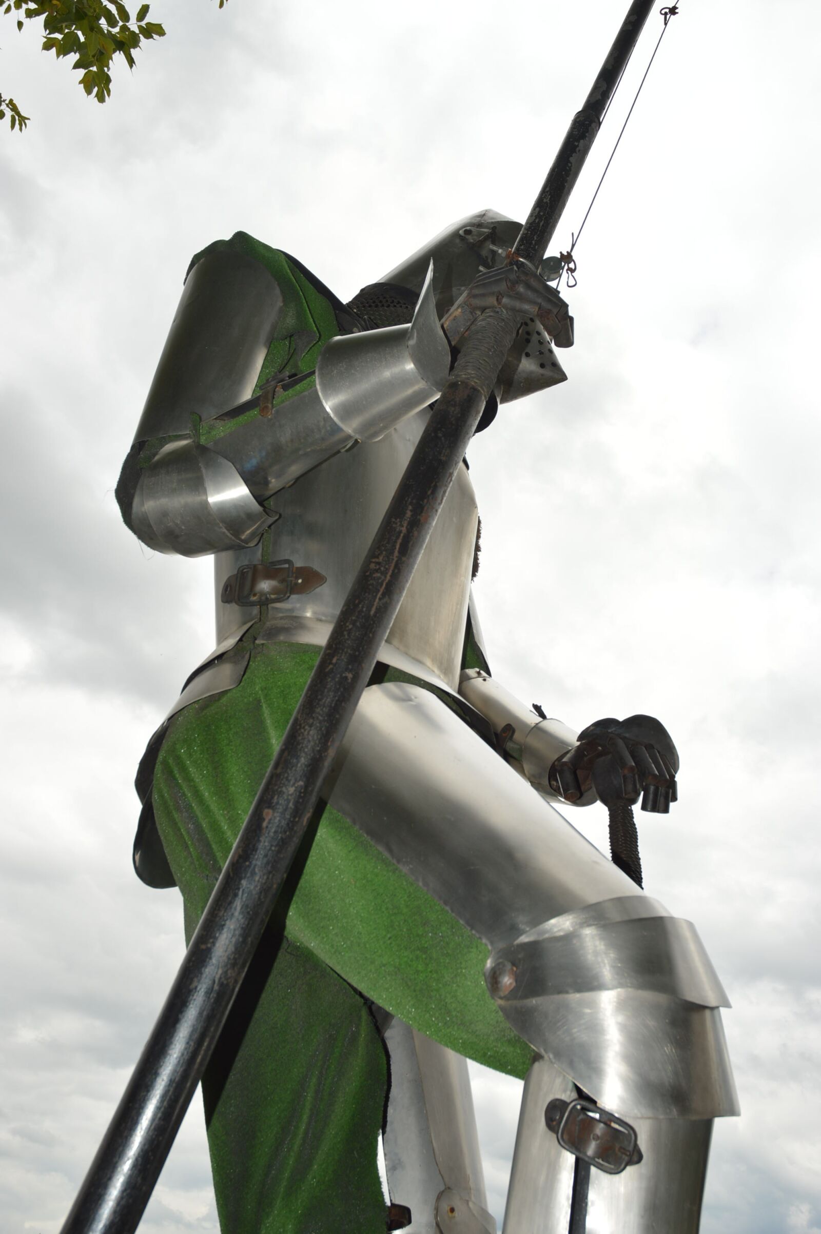 Nikon D3200 sample photo. Niepołomice, knight, incorruptible photography