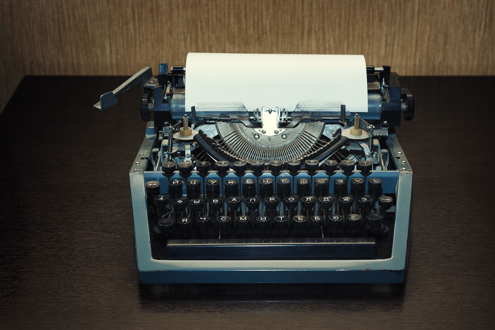 Canon EOS-1D Mark II sample photo. Typewriter, no one, retro photography