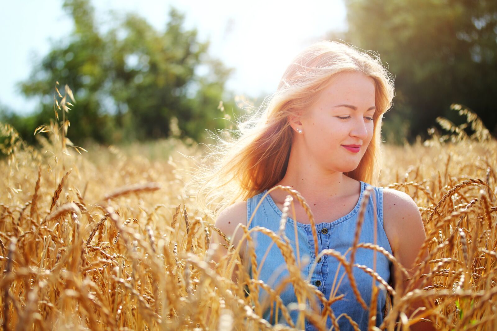 Canon EOS 60D sample photo. Blonde, hair, field, lipstick photography