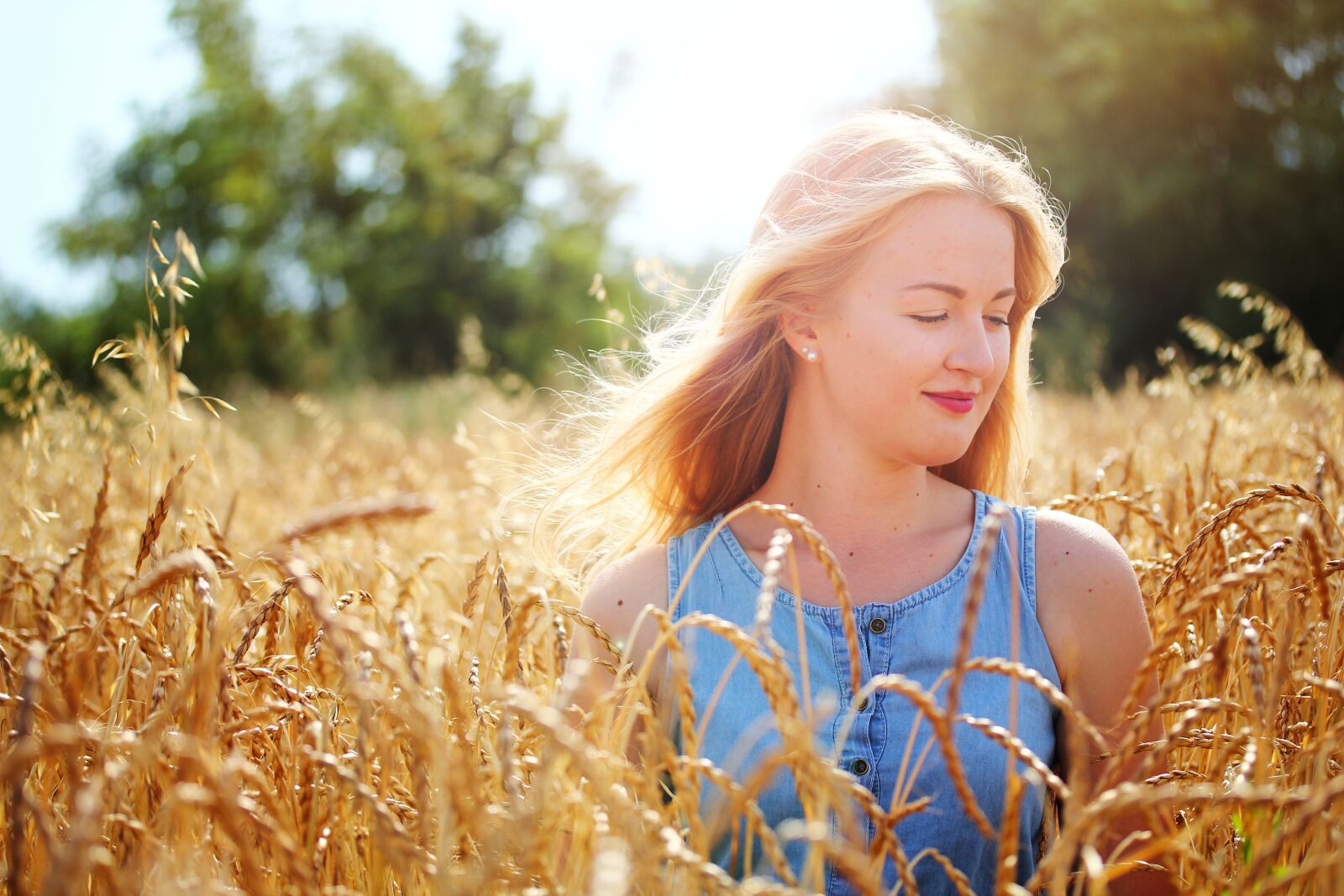 Canon EOS 60D + Canon EF-S 60mm F2.8 Macro USM sample photo. Blonde, hair, field, lipstick photography