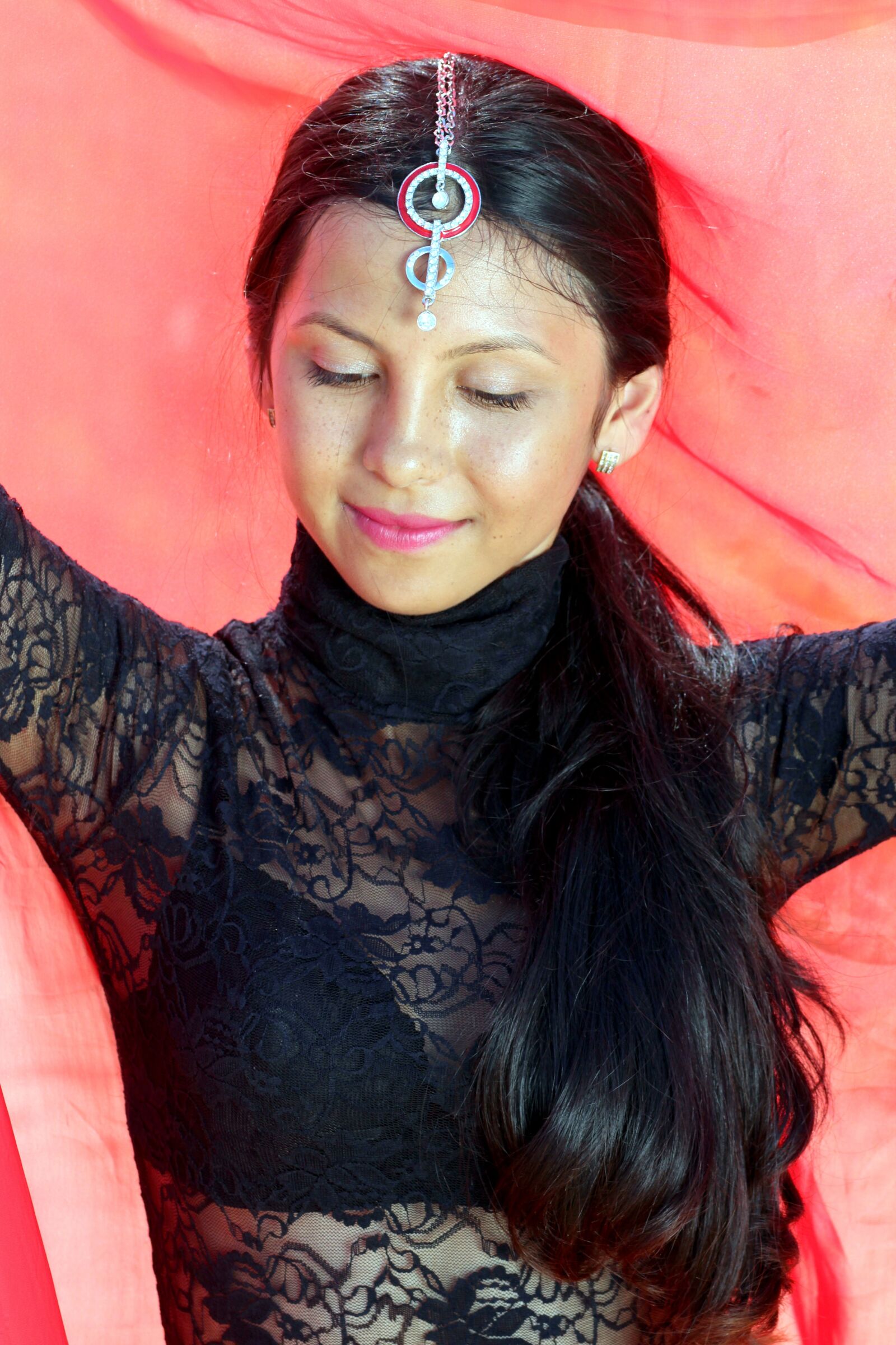 Canon EOS 700D (EOS Rebel T5i / EOS Kiss X7i) + Canon EF 85mm F1.8 USM sample photo. Girl, indian, red photography