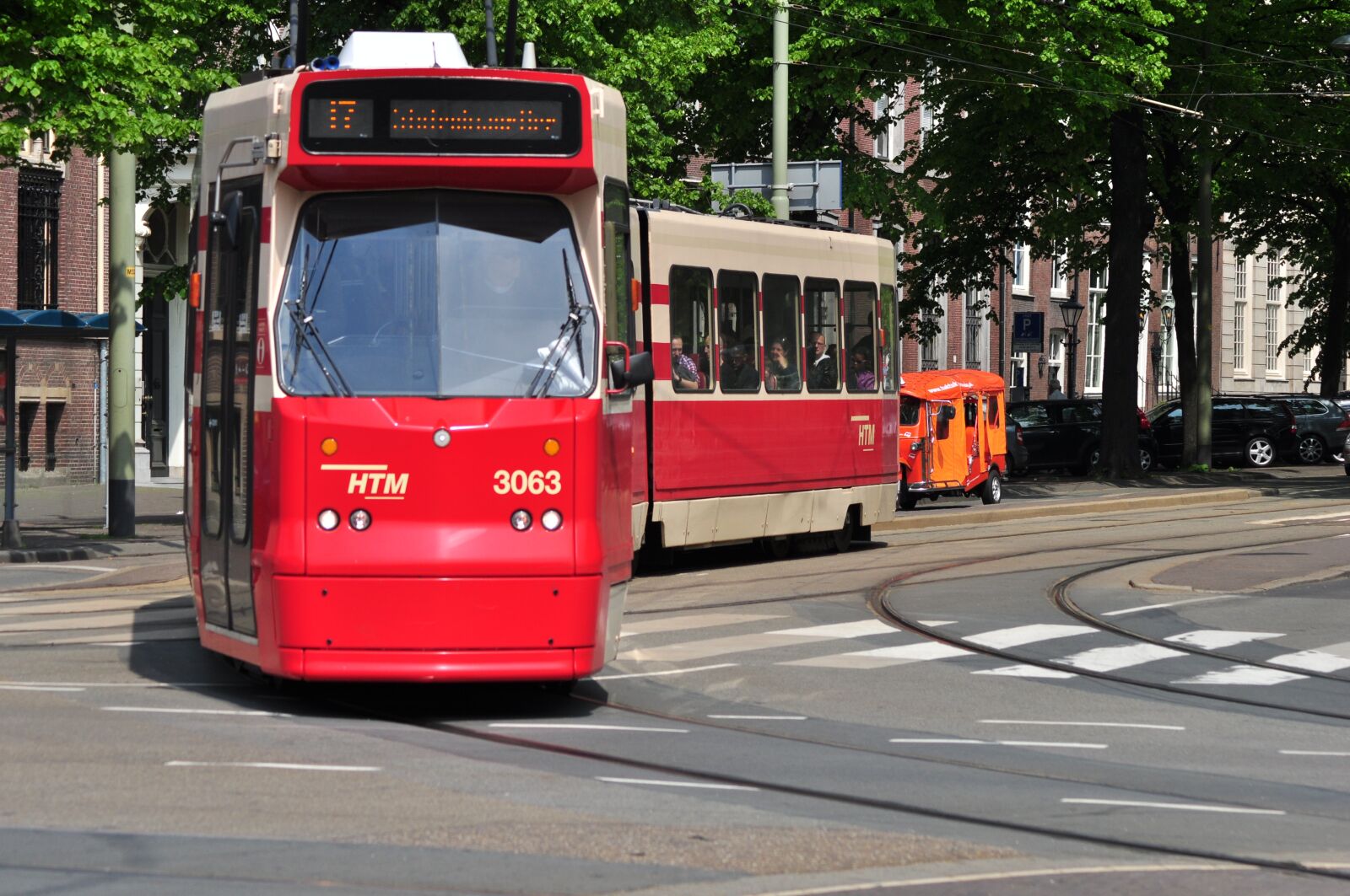 Nikon D5000 sample photo. Red, street, city photography