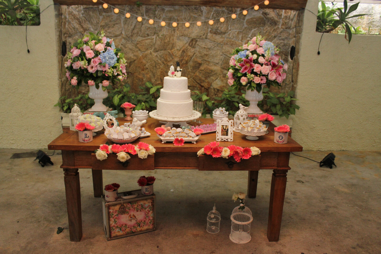 Canon EOS 550D (EOS Rebel T2i / EOS Kiss X4) sample photo. Artificial, flowers, beach, wedding photography