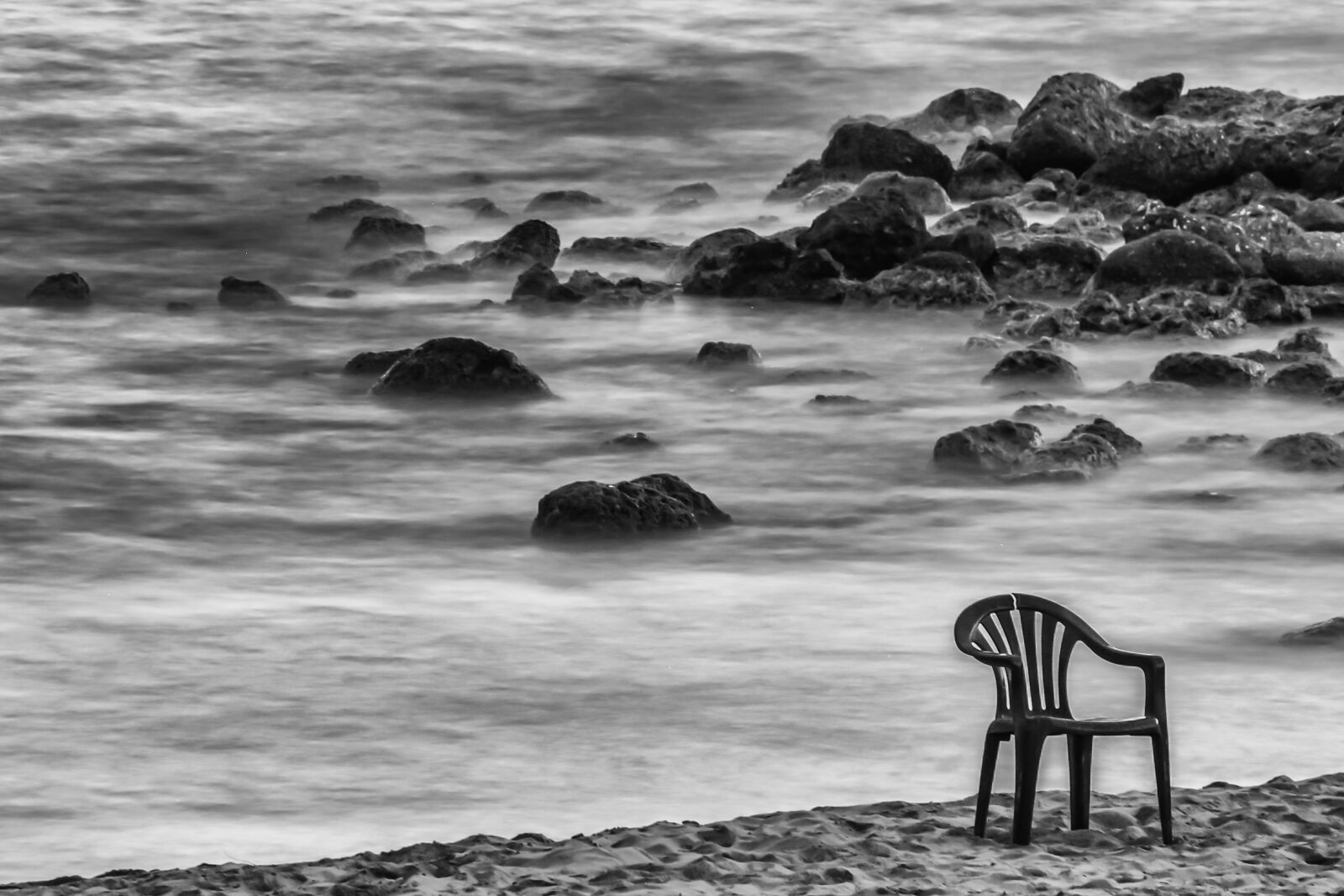 Canon EOS 650D (EOS Rebel T4i / EOS Kiss X6i) sample photo. Abandoned, beach, stones photography