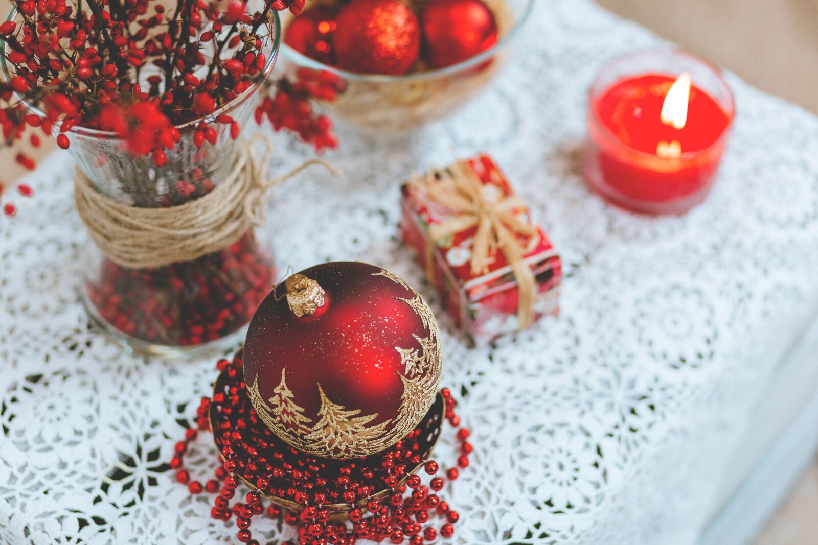 Canon EF 85mm F1.8 USM sample photo. Ball, bauble, beautiful photography