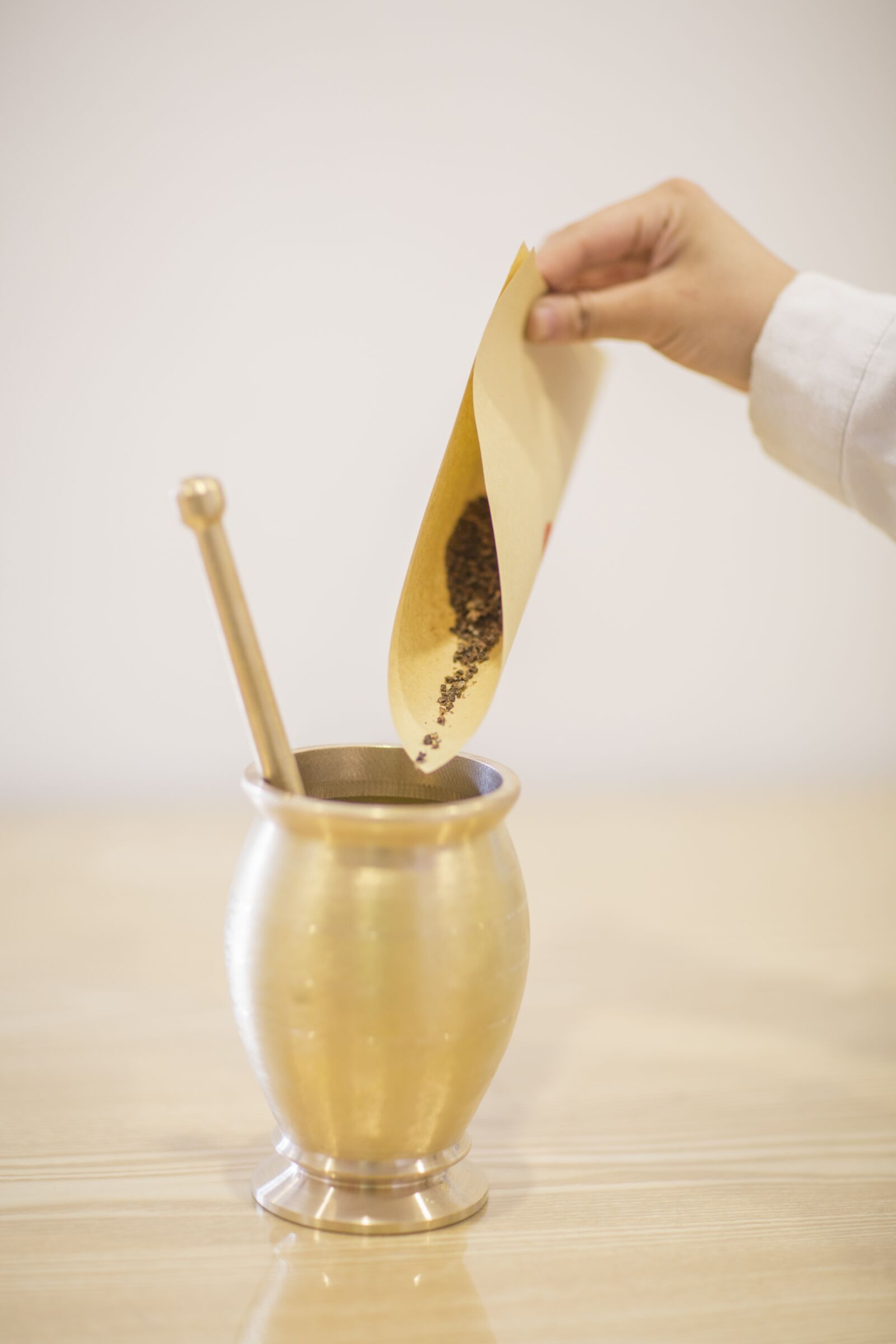 Canon EF 85mm F1.2L II USM sample photo. Traditional chinese, pound bottles photography