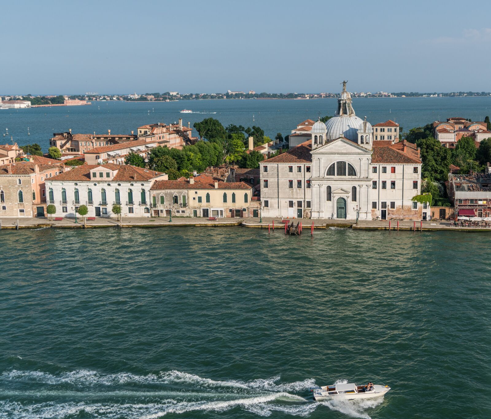 Sony a7R II + Sony FE 24-240mm F3.5-6.3 OSS sample photo. Venice, italy, europe photography