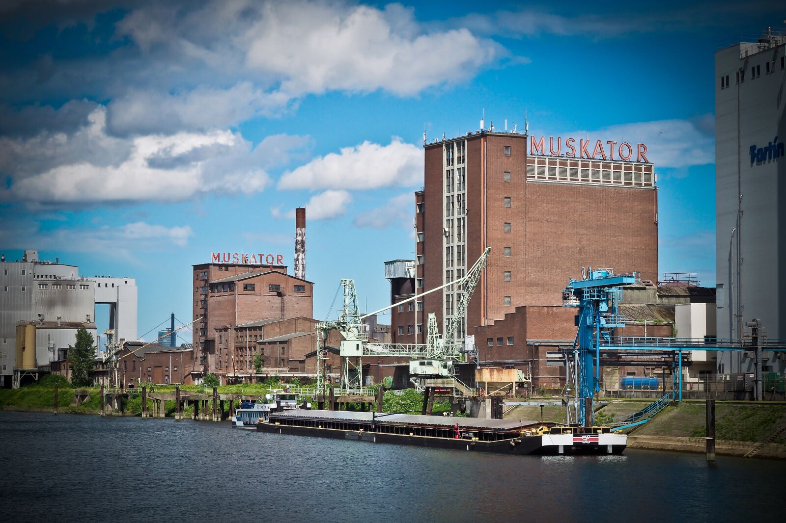 Olympus OM-D E-M10 sample photo. Port, factories, factory photography