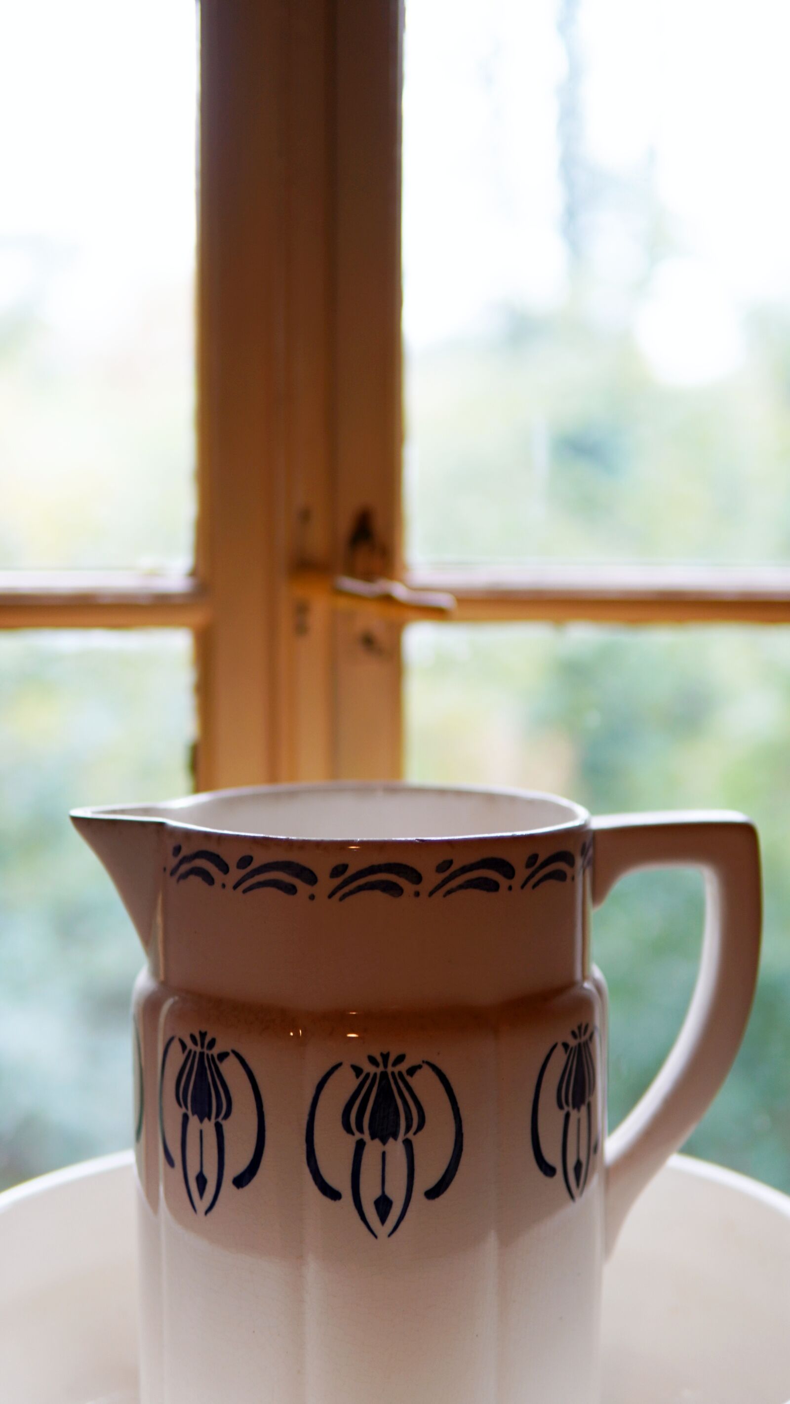 30mm F1.4 DC DN | Contemporary 016 sample photo. Krug, window, art nouveau photography