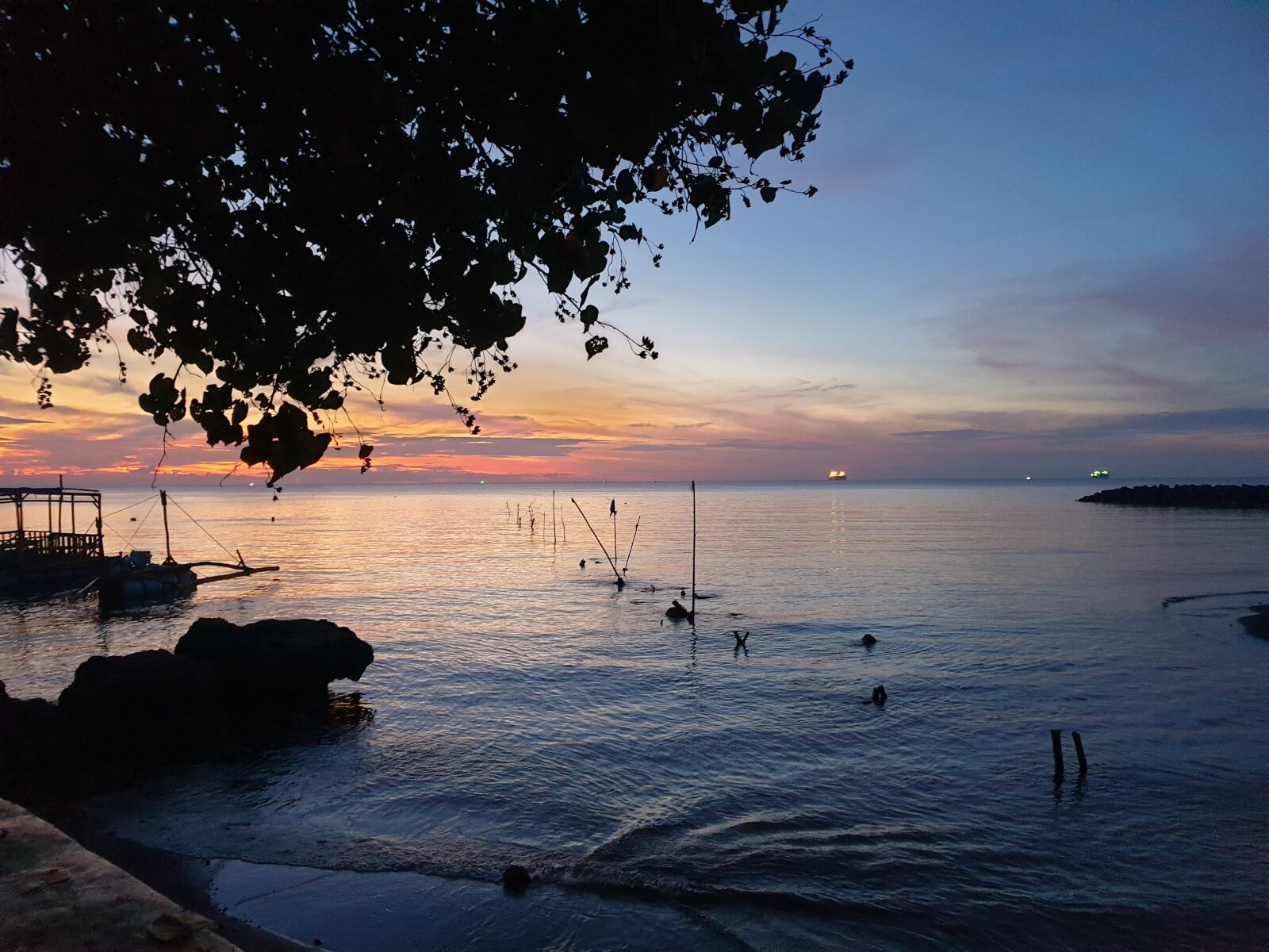 Samsung Galaxy Note9 sample photo. Sunset, orange, beach photography