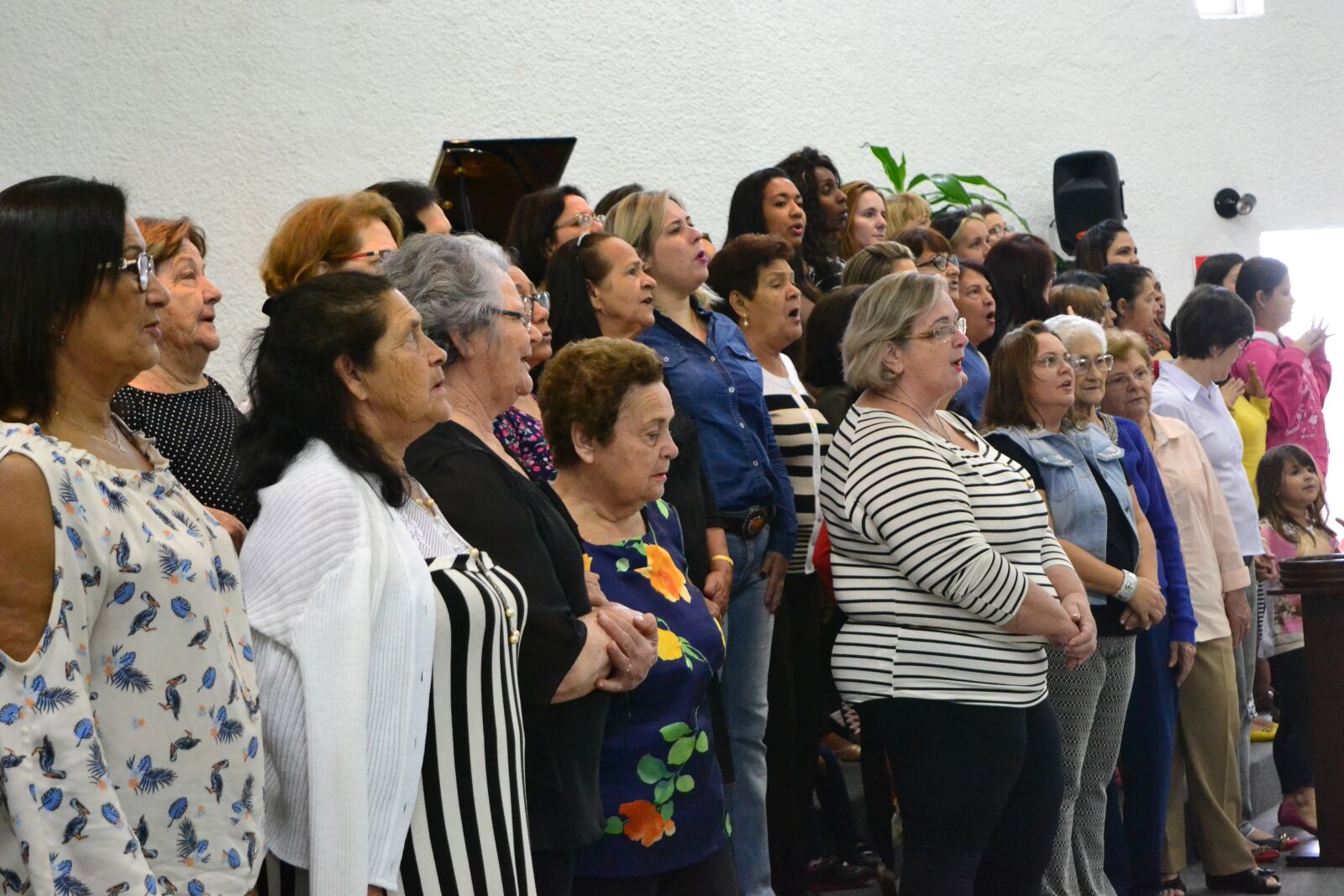 Nikon D3100 sample photo. Women, meeting, prayer photography
