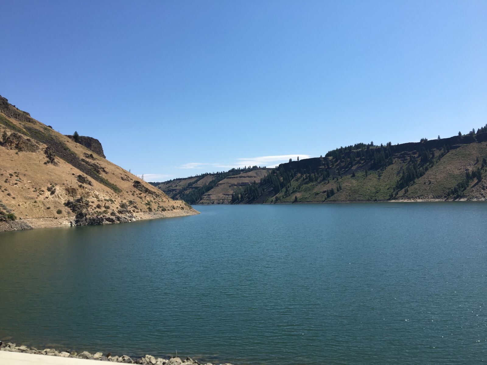 iPhone 6s back camera 4.15mm f/2.2 sample photo. Lake, water, nature photography