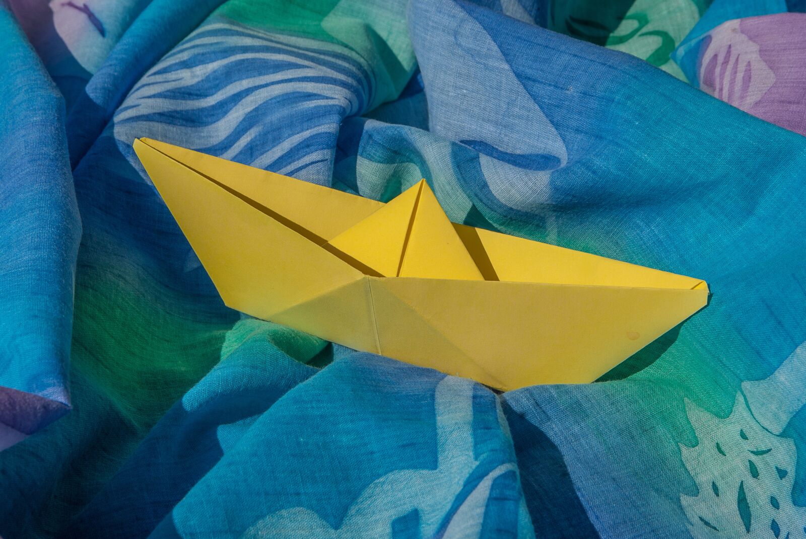 Pentax K10D sample photo. Pareo, origami, boat photography