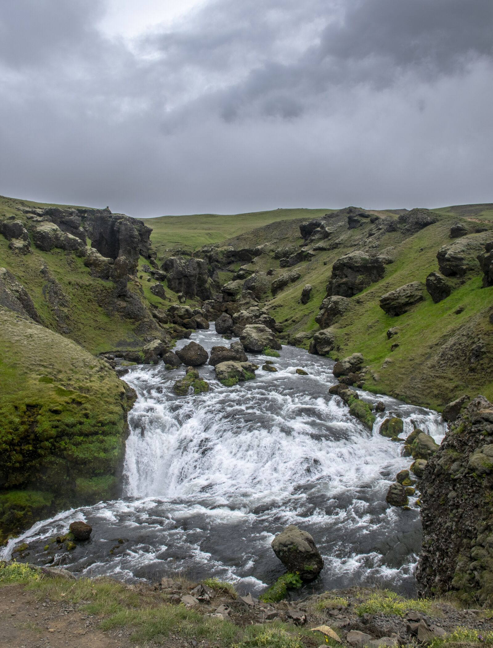 Nikon D5300 sample photo. Iceland, above skogafoss, rocks photography