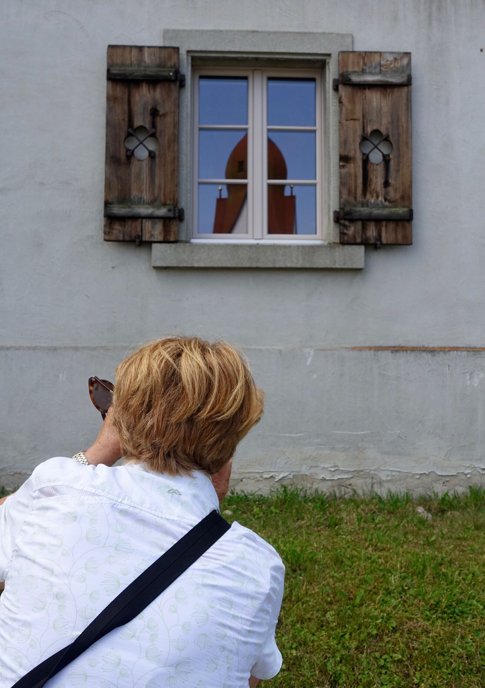 Sony Cyber-shot DSC-RX100 III sample photo. Photographer, window, wooden photography
