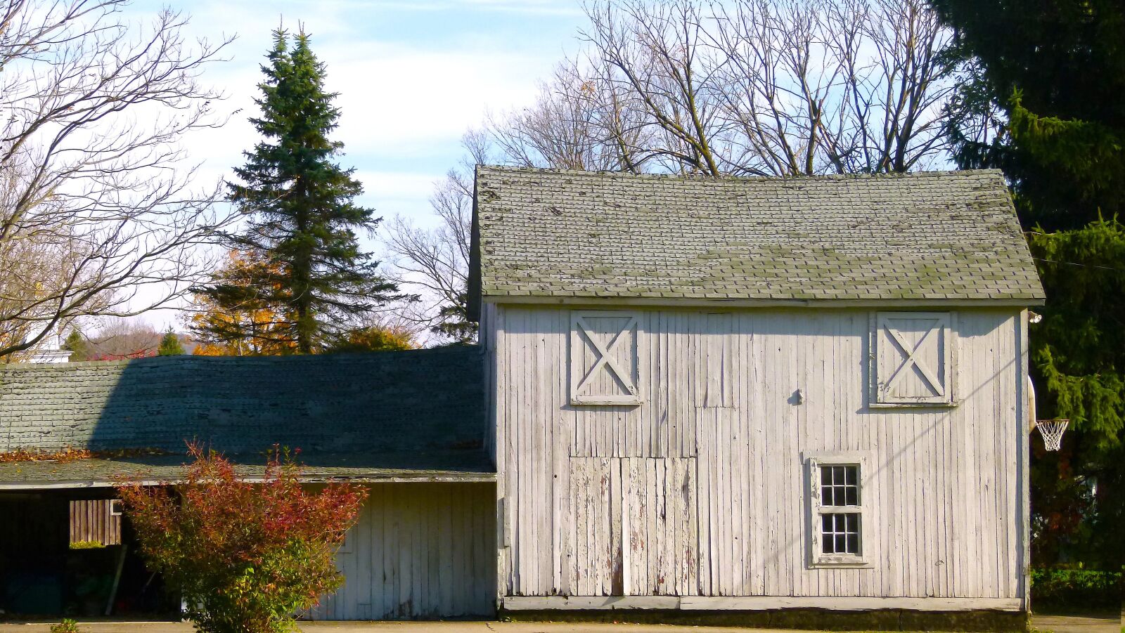 Panasonic Lumix DMC-FZ100 sample photo. Wood, house, historical photography