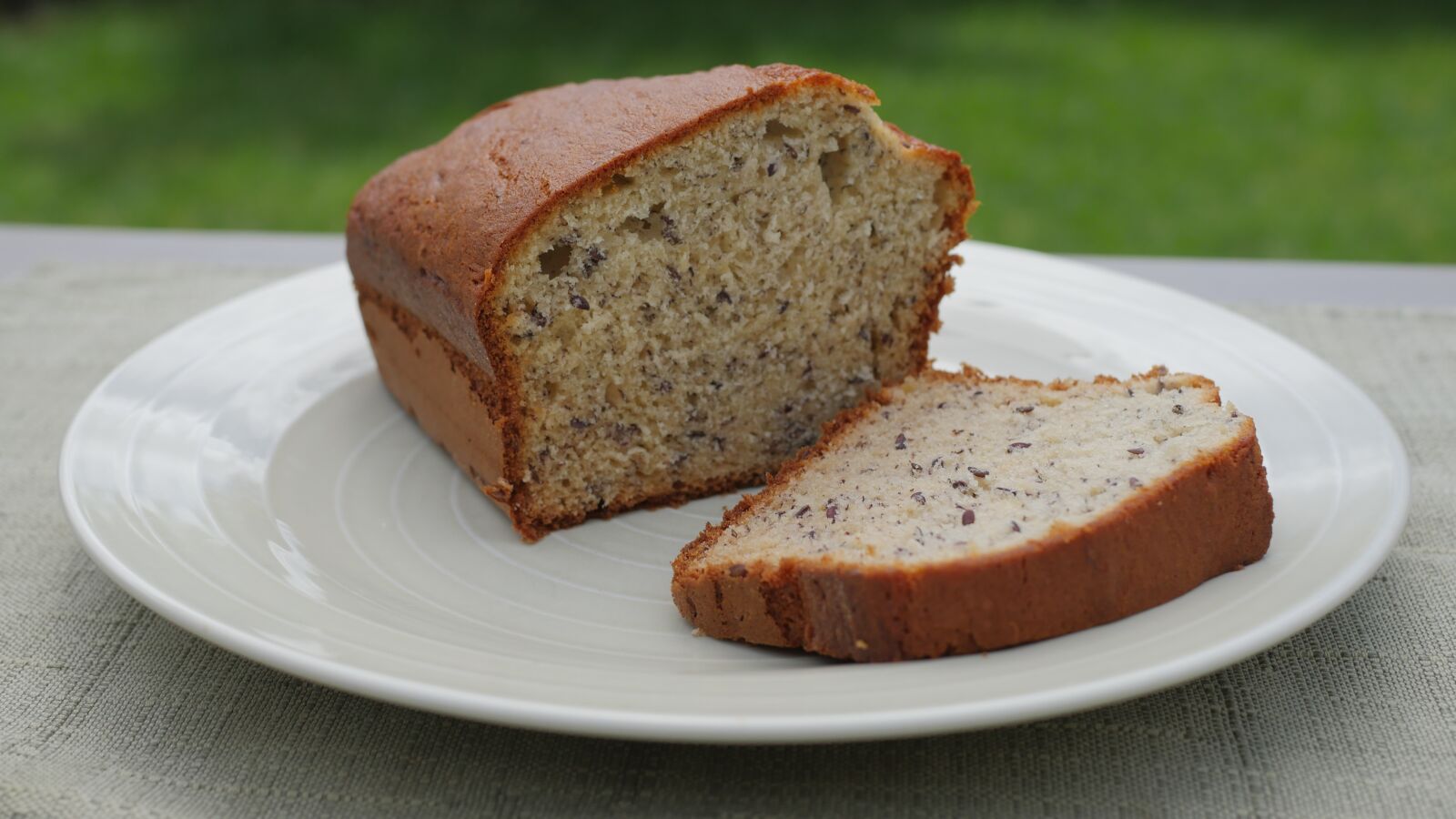 Panasonic Lumix DMC-GH4 sample photo. Bread, banana, food photography