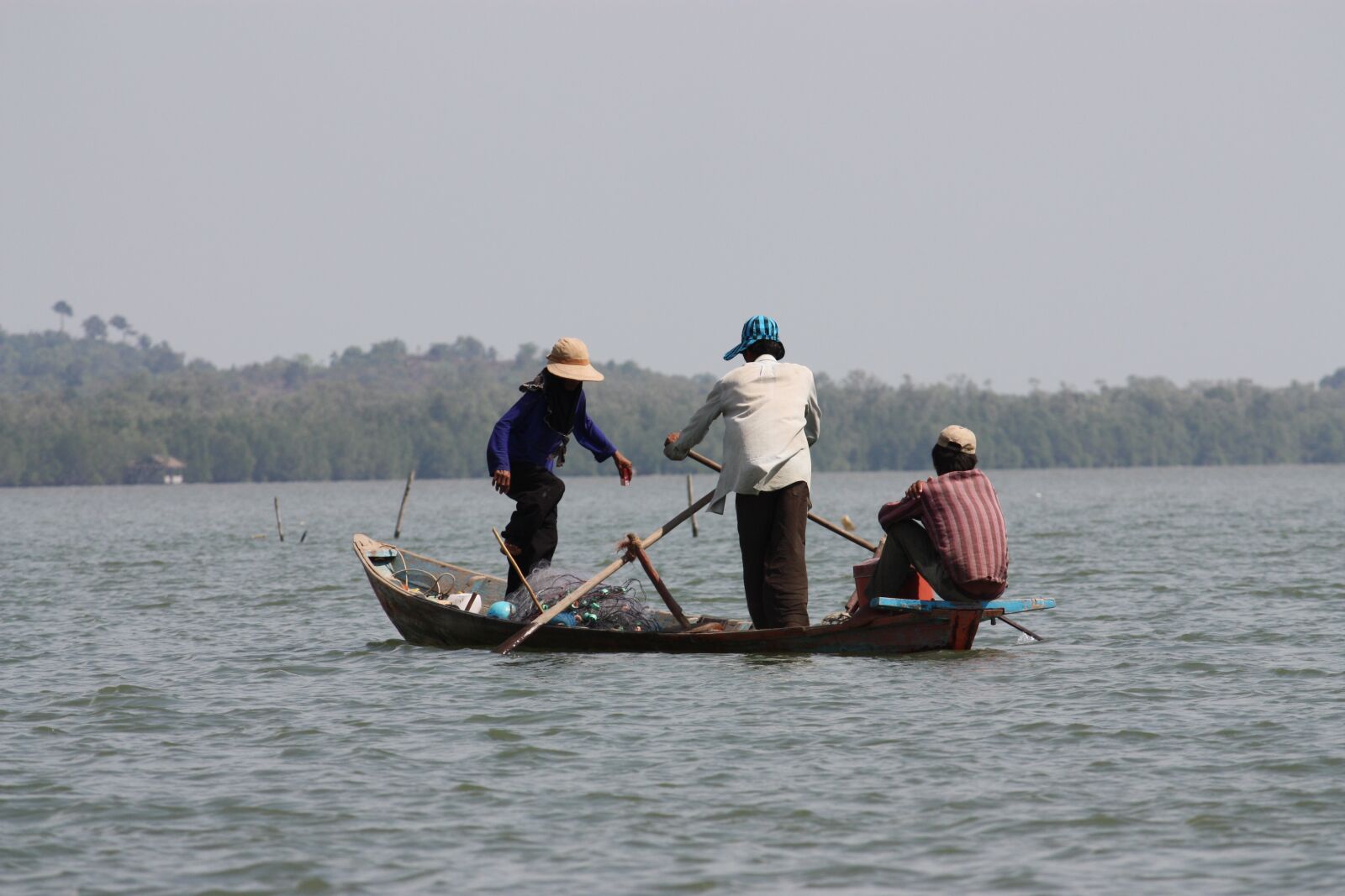 Canon EOS 450D (EOS Rebel XSi / EOS Kiss X2) sample photo. Cambodia, fishing, fishermen photography